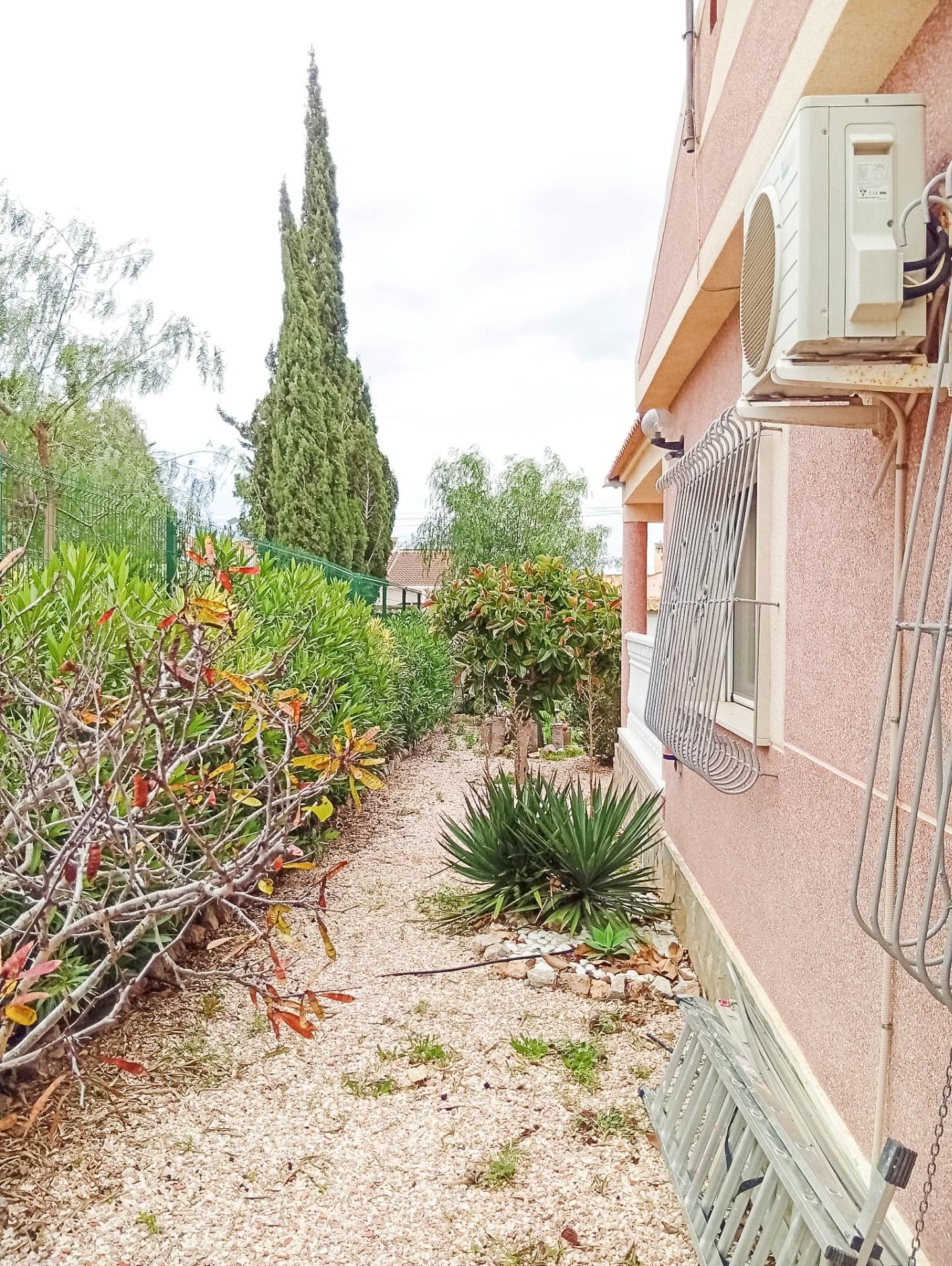 For sale - 4 Bedroom 2 Bathroom Villa in Torrevieja - La Siesta  - Alicante