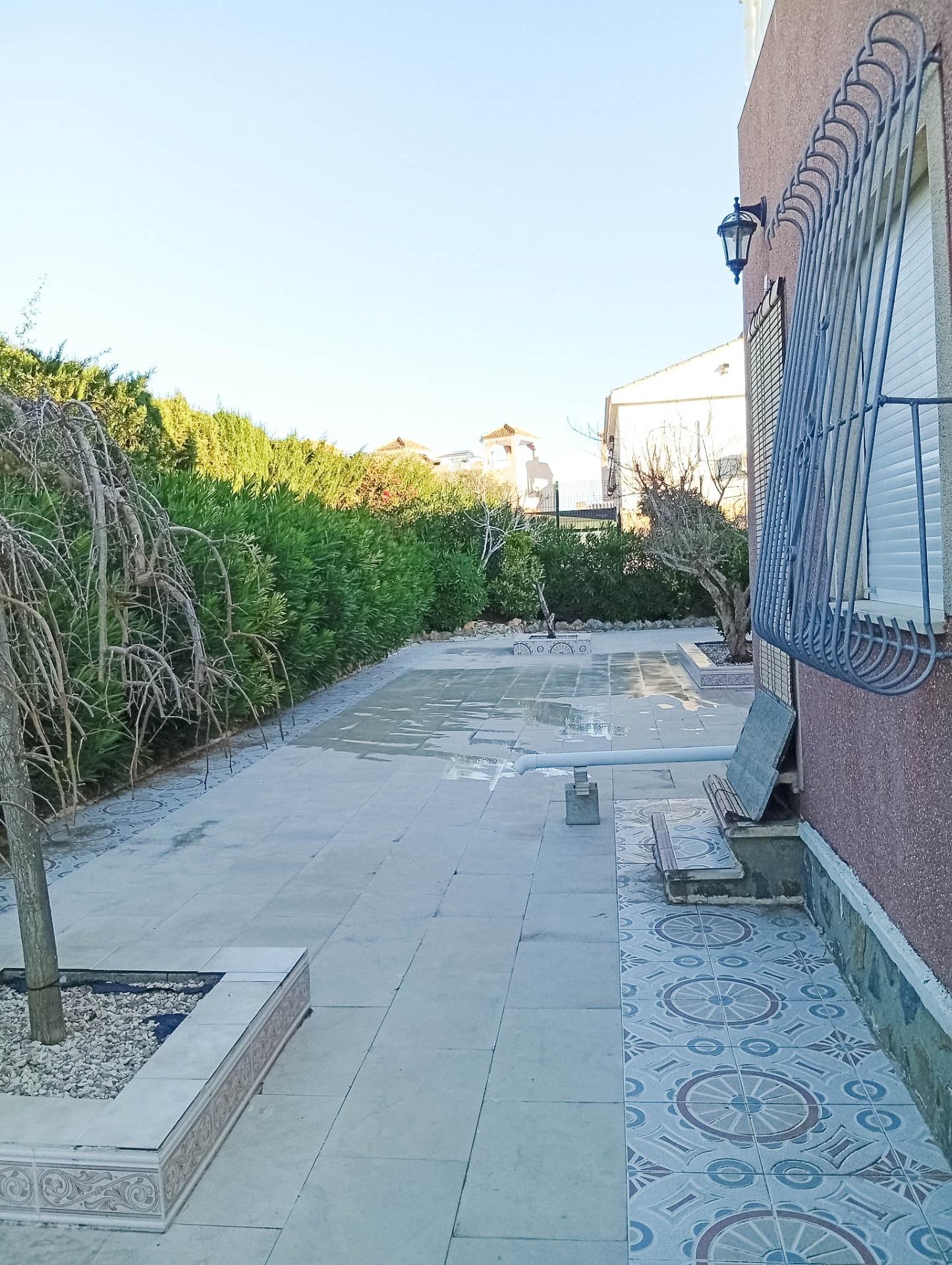 For sale - 4 Bedroom 2 Bathroom Villa in Torrevieja - La Siesta  - Alicante