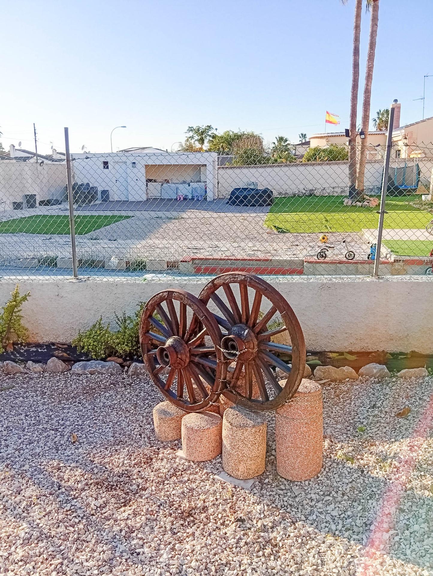 For sale - 4 Bedroom 2 Bathroom Villa in Torrevieja - La Siesta  - Alicante