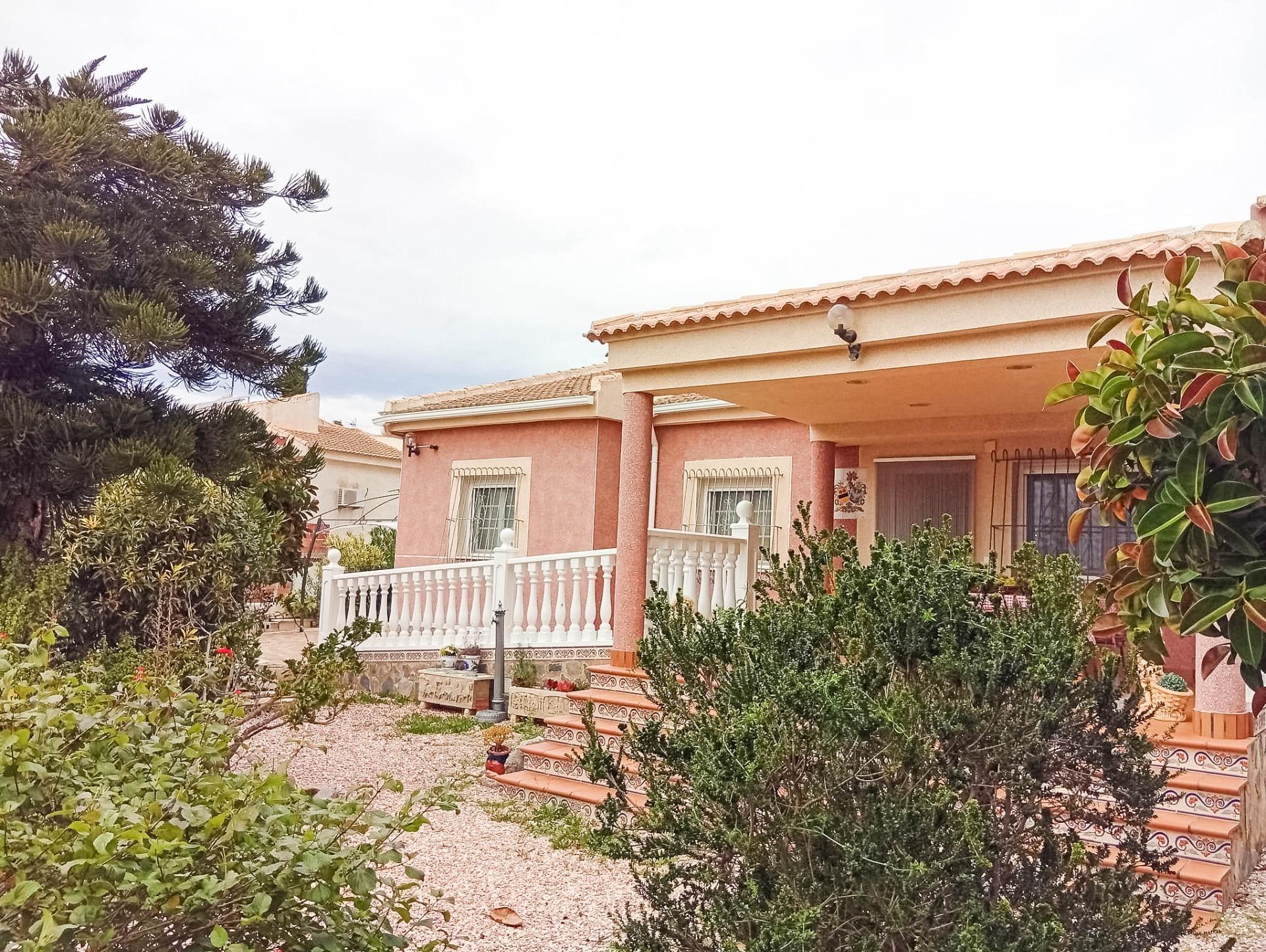 For sale - 4 Bedroom 2 Bathroom Villa in Torrevieja - La Siesta  - Alicante