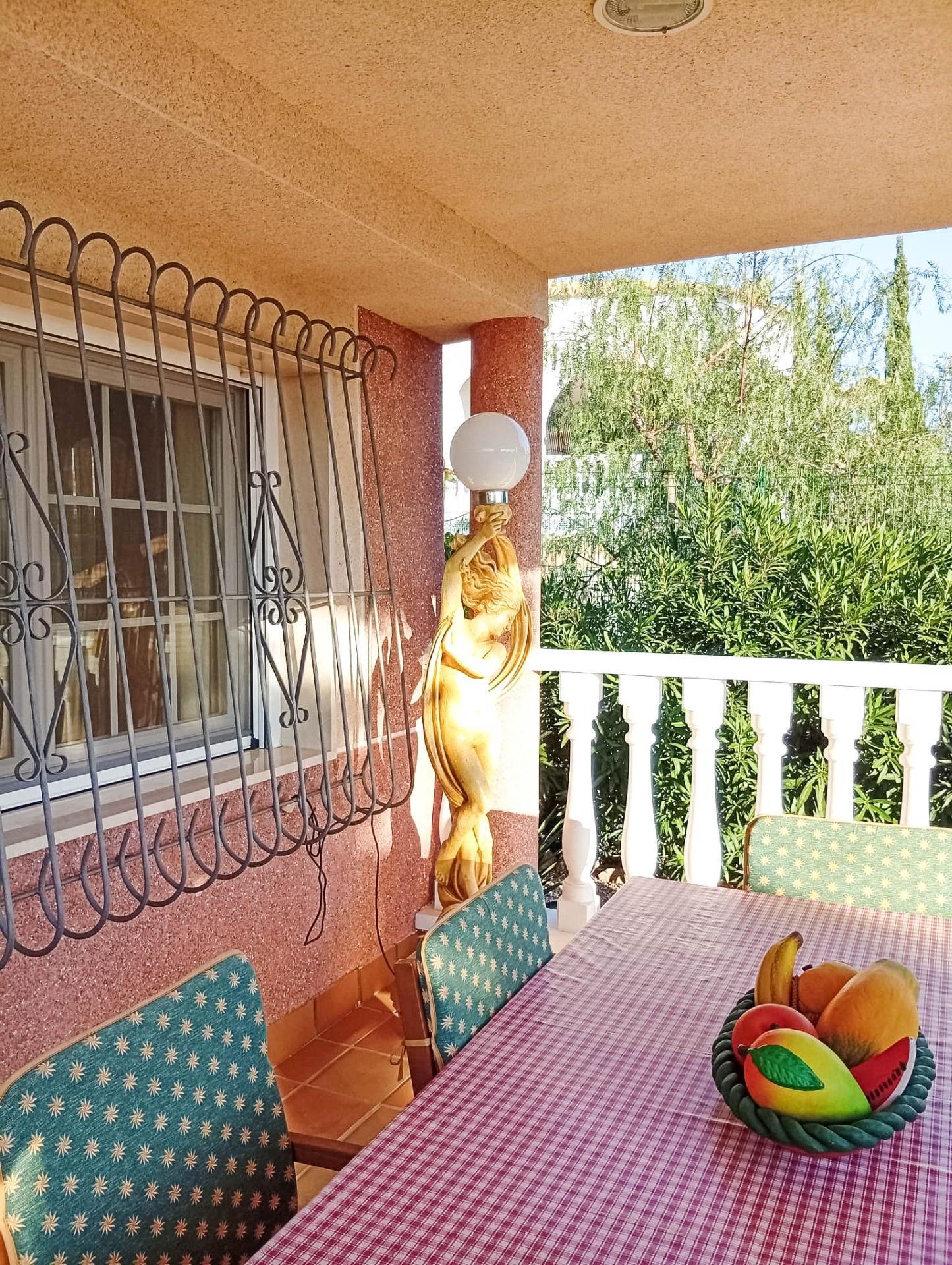 For sale - 4 Bedroom 2 Bathroom Villa in Torrevieja - La Siesta  - Alicante