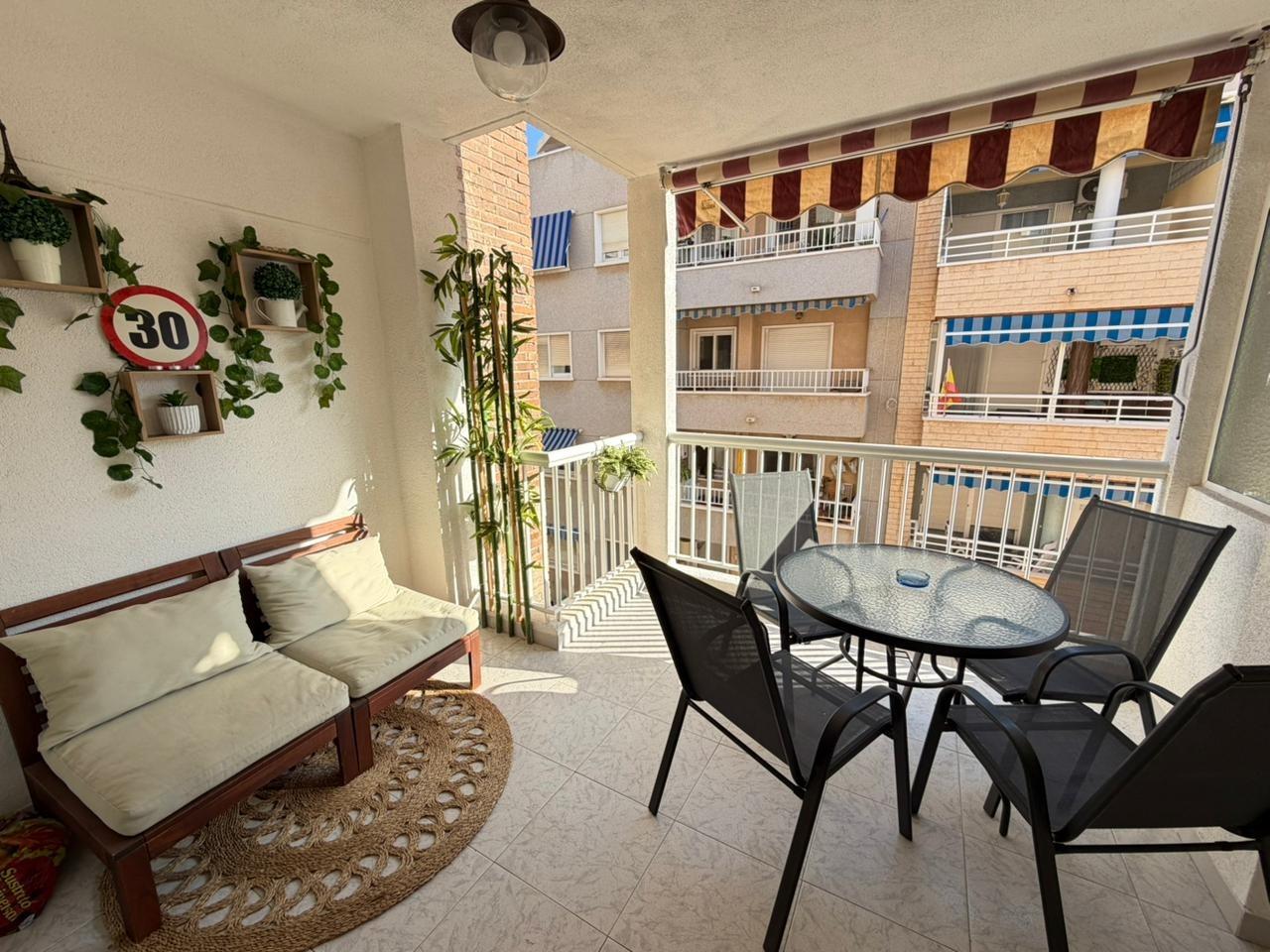 For sale - 2 Bedroom 1 Bathroom Apartment in Torrevieja - Playa Del Cura  - Alicante