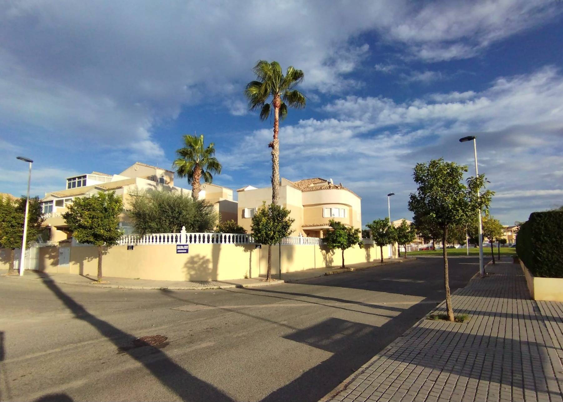 For sale - 6 Bedroom 5 Bathroom Villa in Torrevieja - La Siesta - El Salado - Torreta  - Alicante