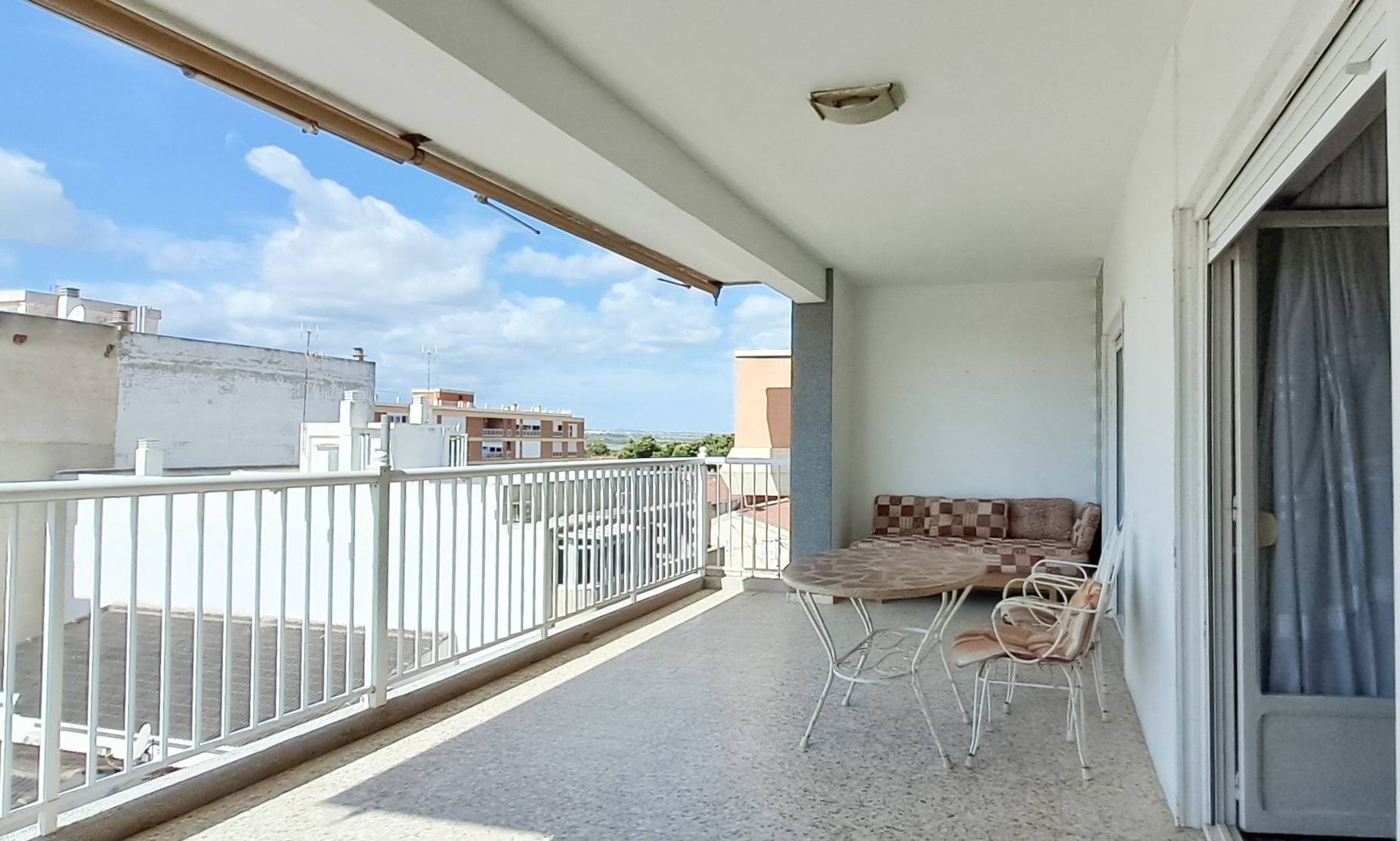 For sale - 3 Bedroom 2 Bathroom Penthouse in Torrevieja - Playa De Los Naufragos  - Alicante