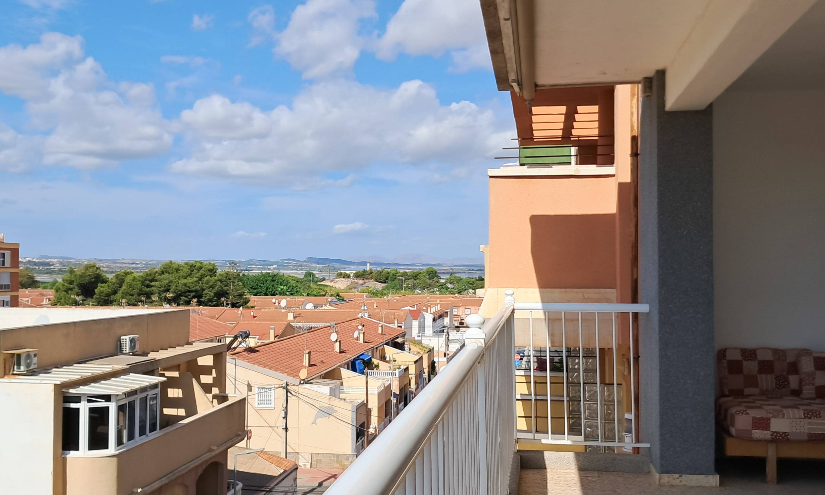 For sale - 3 Bedroom 2 Bathroom Penthouse in Torrevieja - Playa De Los Naufragos  - Alicante