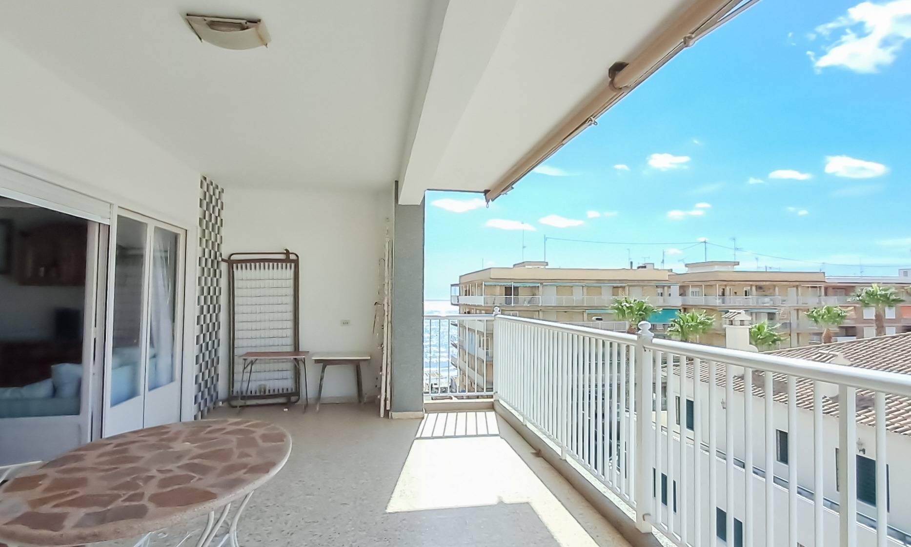 For sale - 3 Bedroom 2 Bathroom Penthouse in Torrevieja - Playa De Los Naufragos  - Alicante