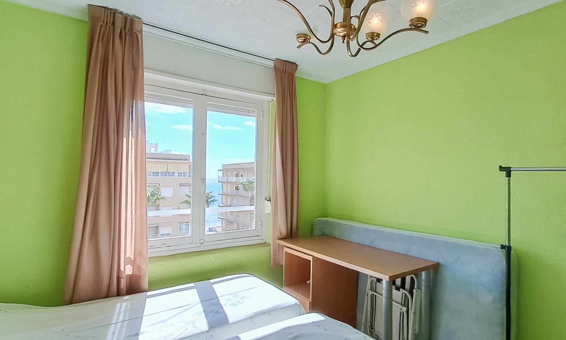 For sale - 3 Bedroom 2 Bathroom Penthouse in Torrevieja - Playa De Los Naufragos  - Alicante