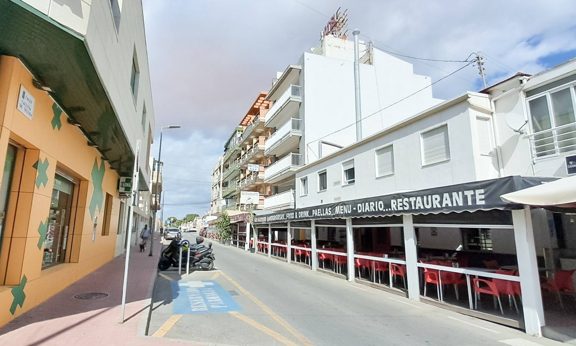 For sale - 3 Bedroom 2 Bathroom Penthouse in Torrevieja - Playa De Los Naufragos  - Alicante