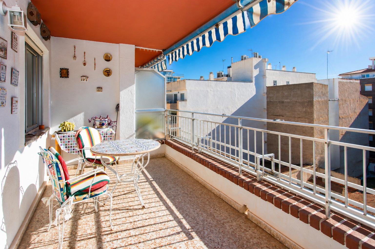 For sale - 3 Bedroom 2 Bathroom Penthouse in Torrevieja - Playa Del Cura  - Alicante