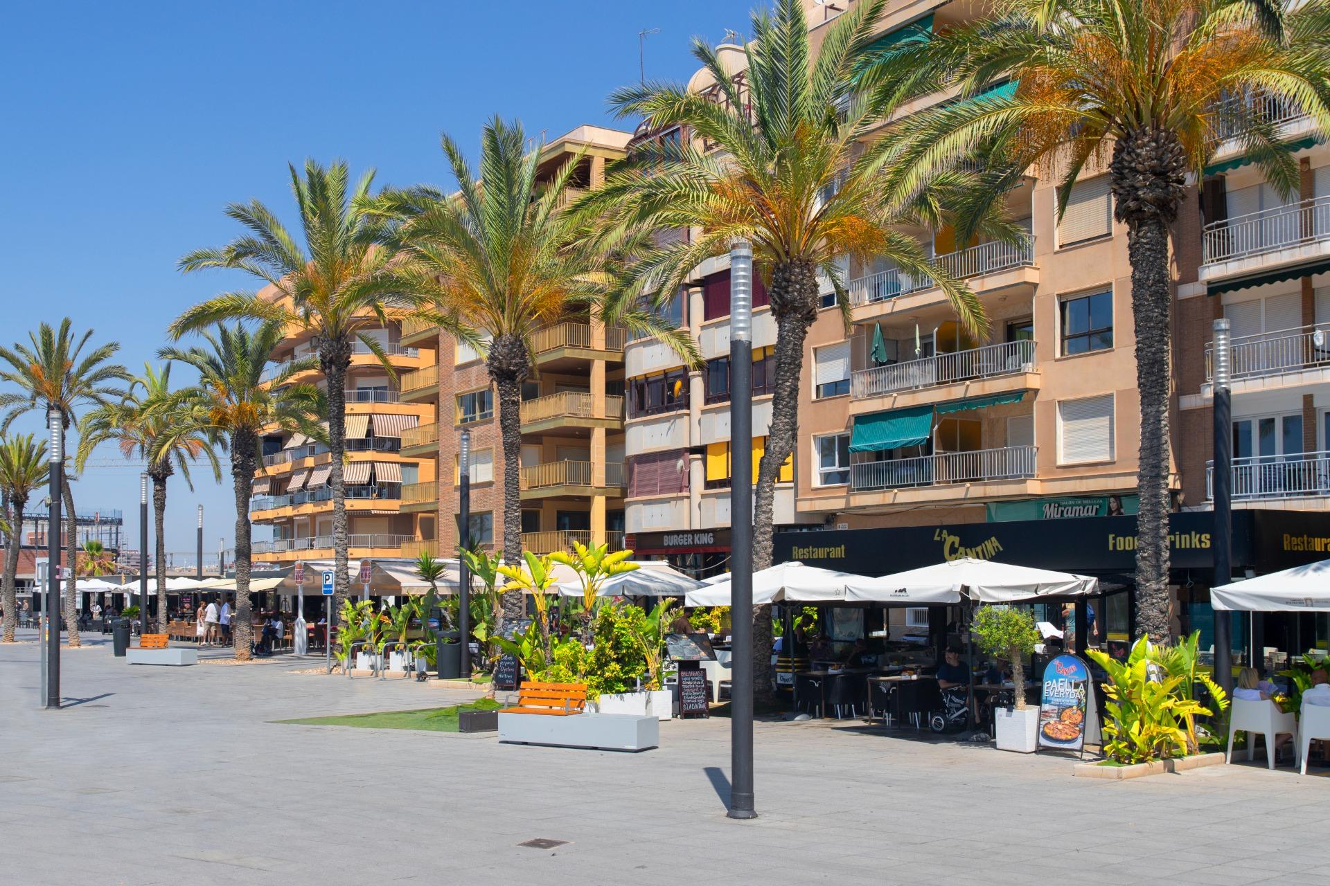 For sale - 3 Bedroom 2 Bathroom Penthouse in Torrevieja - Playa Del Cura  - Alicante