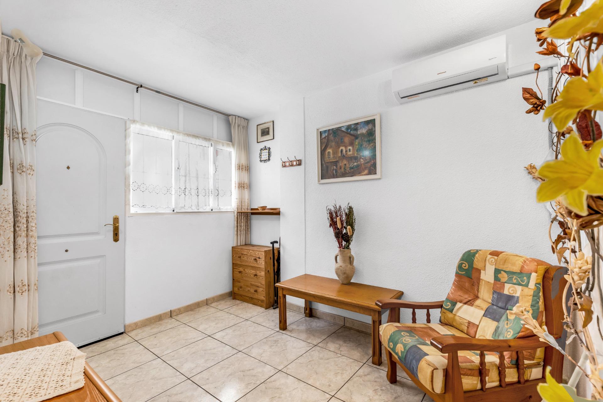 For sale - 3 Bedroom 2 Bathroom Bungalow in Torrevieja - Centro  - Alicante