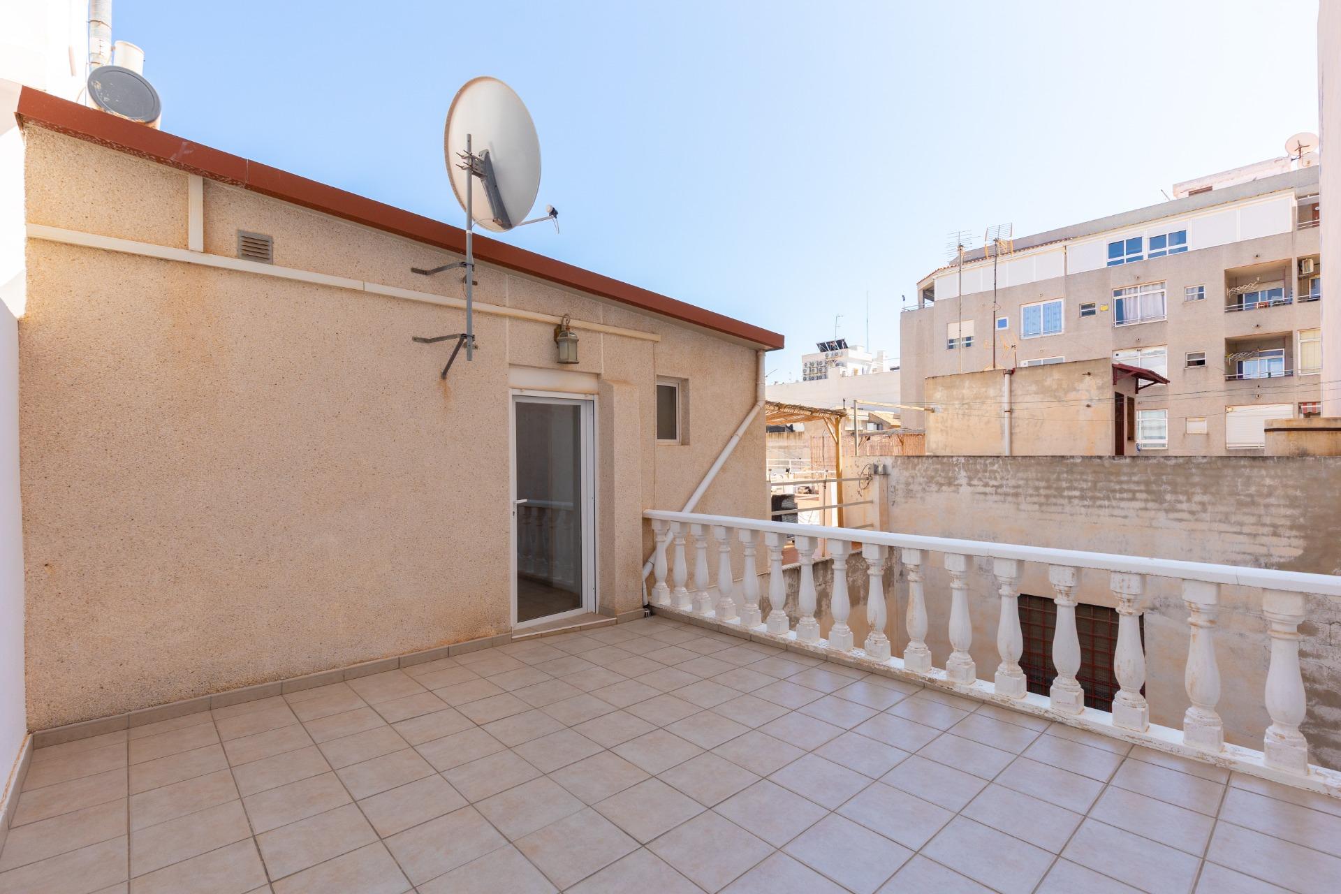 For sale - 3 Bedroom 2 Bathroom Bungalow in Torrevieja - Centro  - Alicante