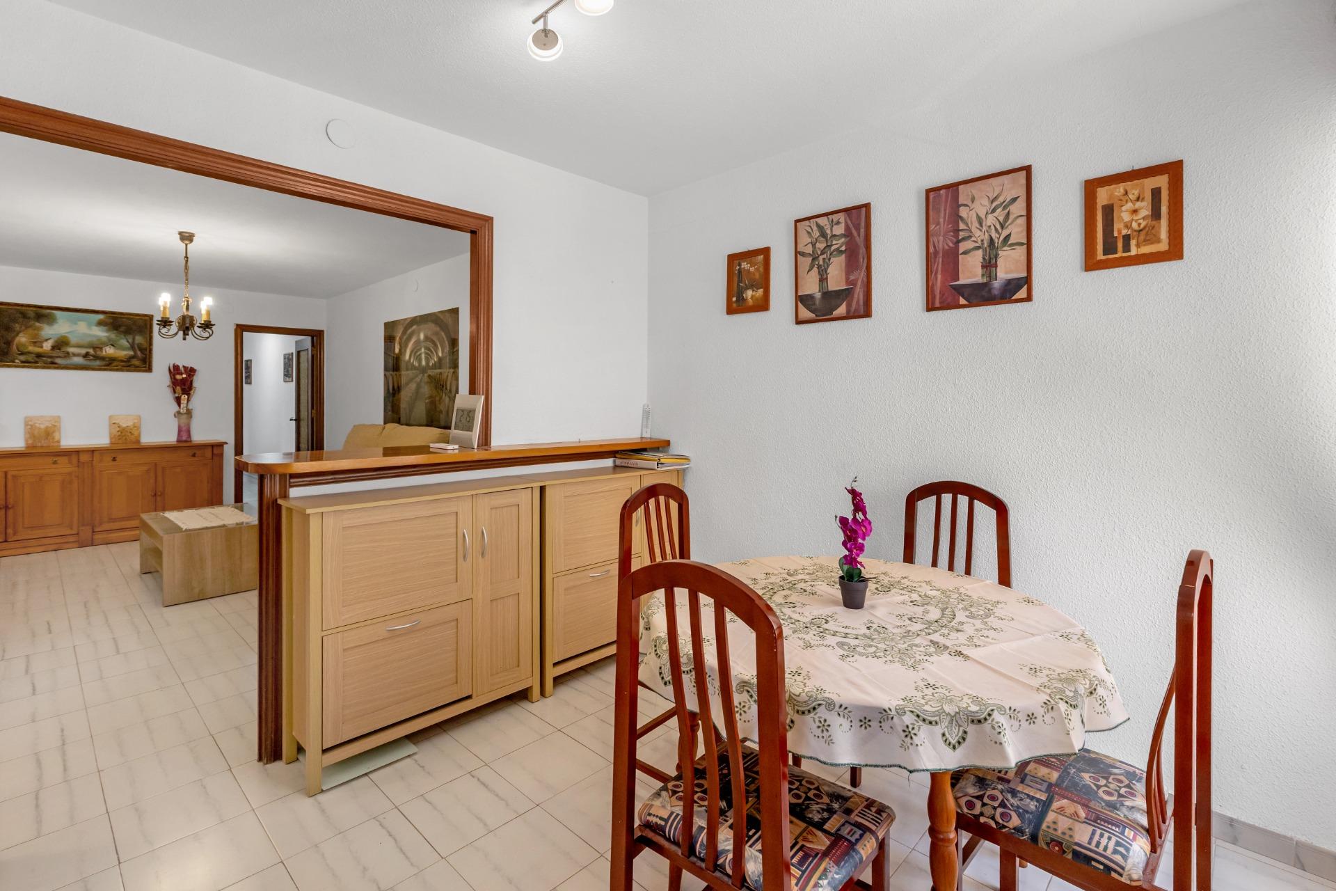 For sale - 3 Bedroom 2 Bathroom Bungalow in Torrevieja - Centro  - Alicante