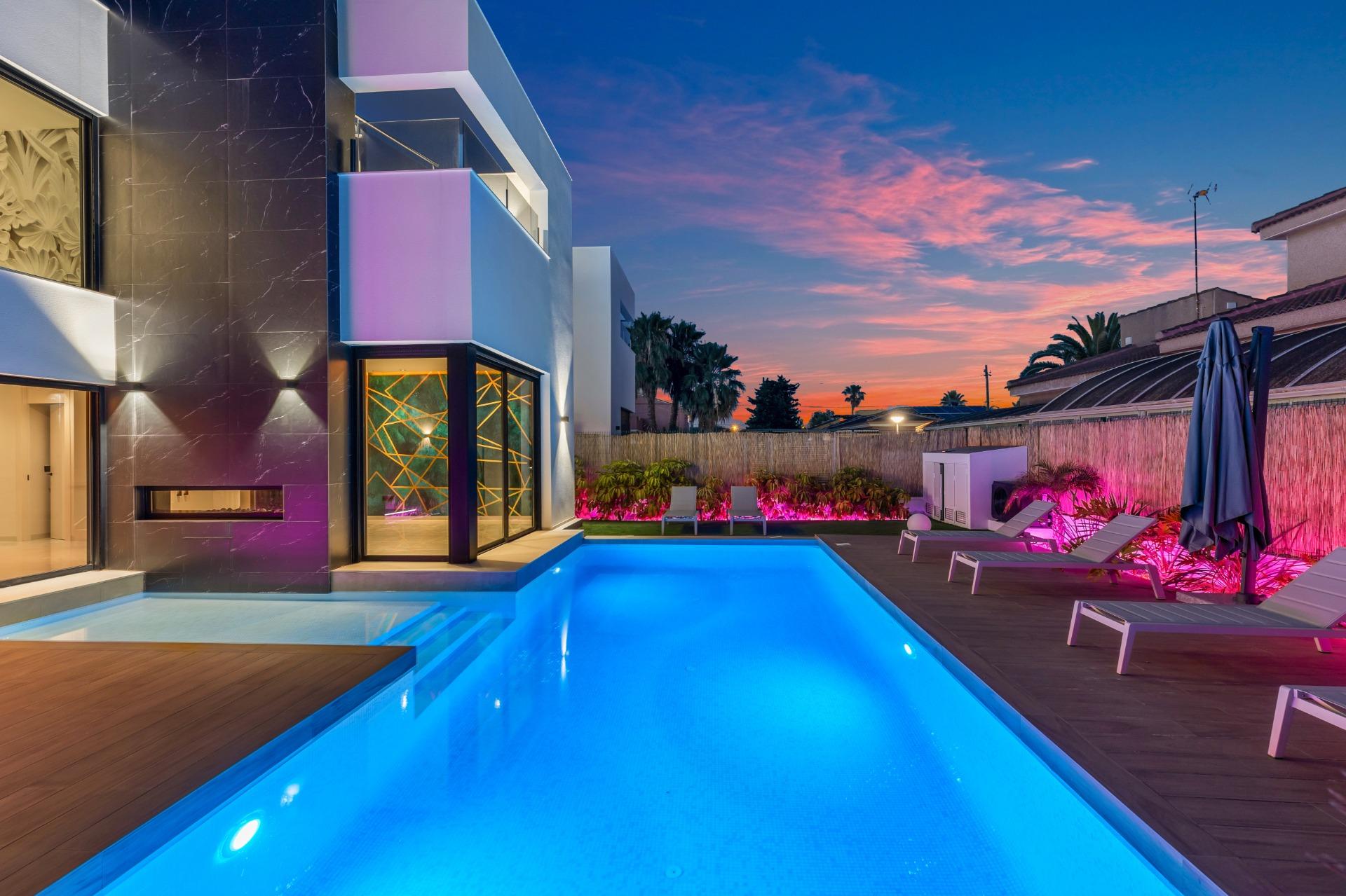 For sale - 3 Bedroom 3 Bathroom Villa in Torrevieja - Torreta Florida  - Alicante