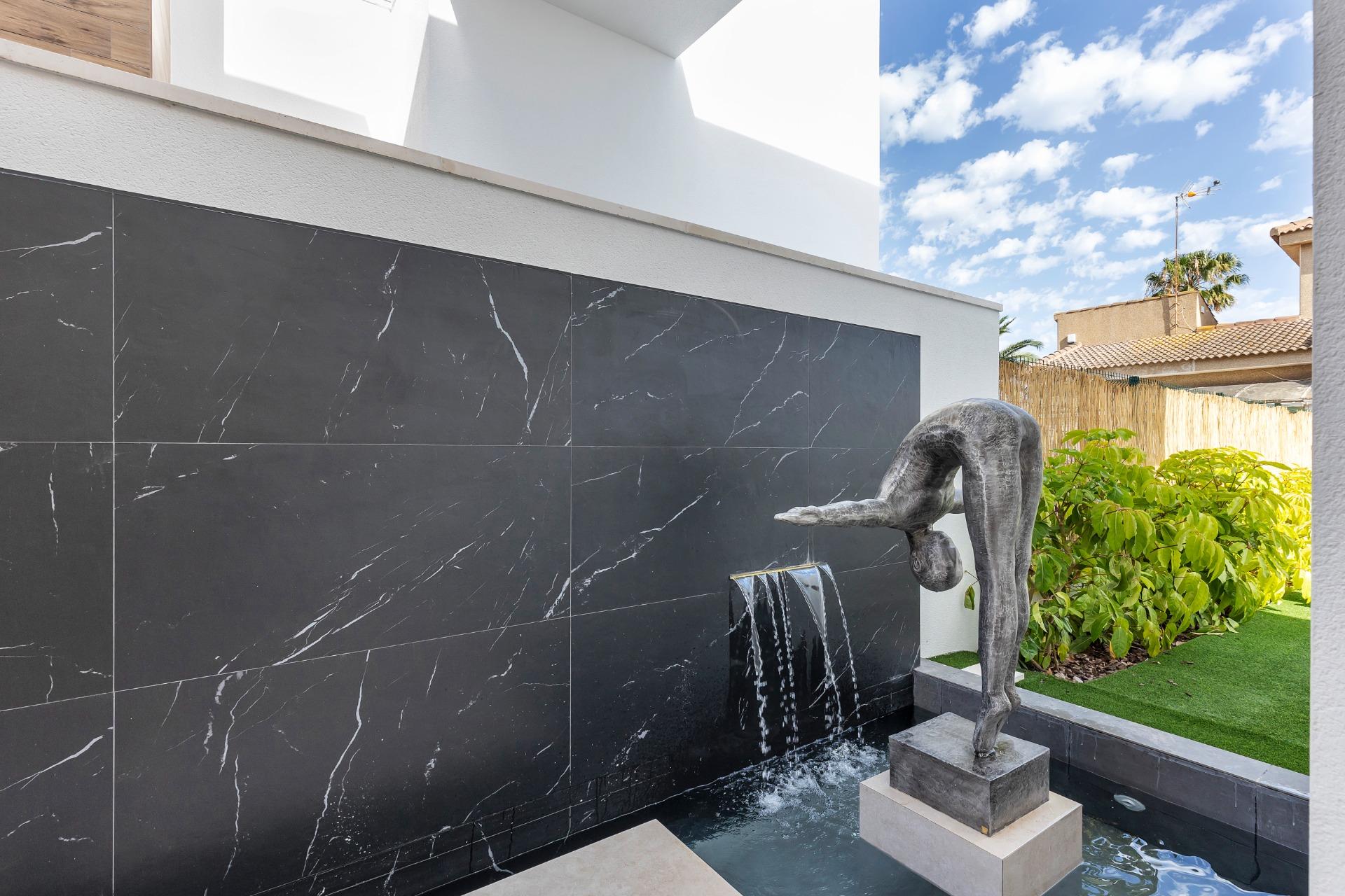 For sale - 3 Bedroom 3 Bathroom Villa in Torrevieja - Torreta Florida  - Alicante