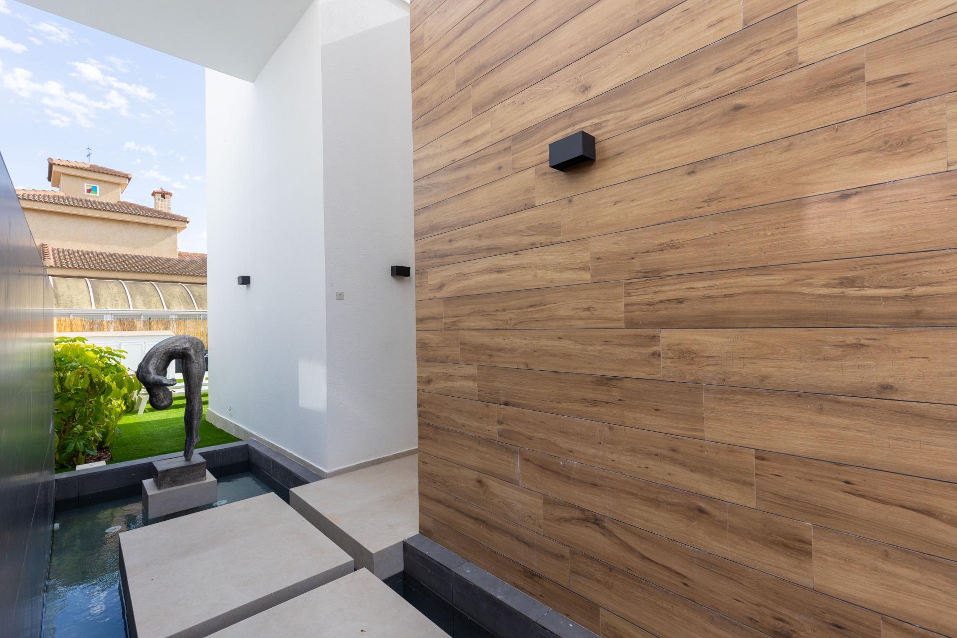 For sale - 3 Bedroom 3 Bathroom Villa in Torrevieja - Torreta Florida  - Alicante