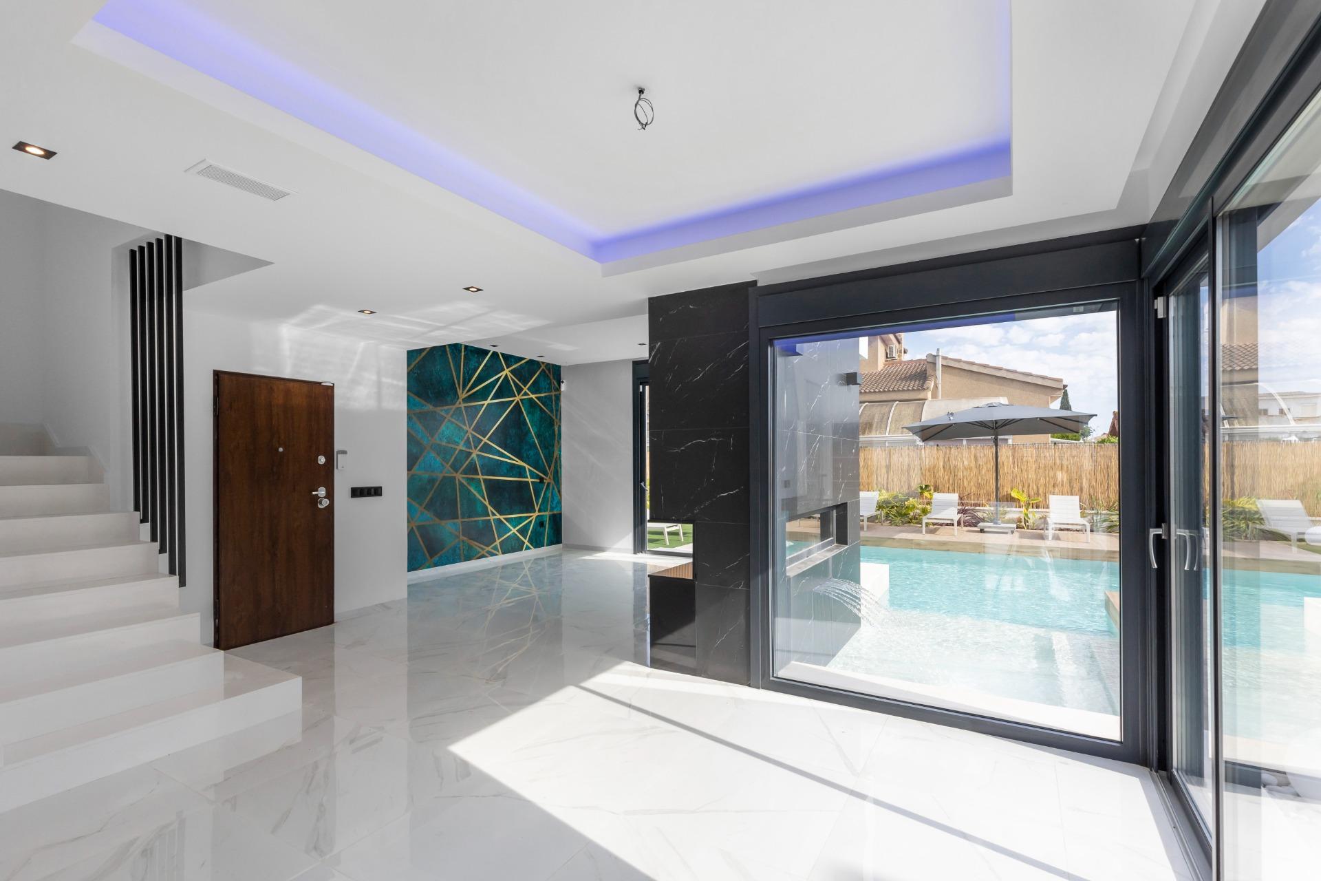 For sale - 3 Bedroom 3 Bathroom Villa in Torrevieja - Torreta Florida  - Alicante