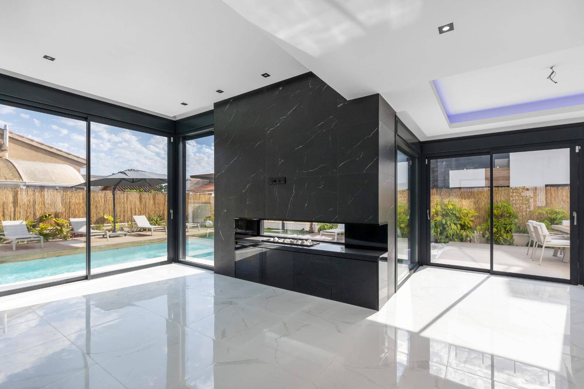 For sale - 3 Bedroom 3 Bathroom Villa in Torrevieja - Torreta Florida  - Alicante