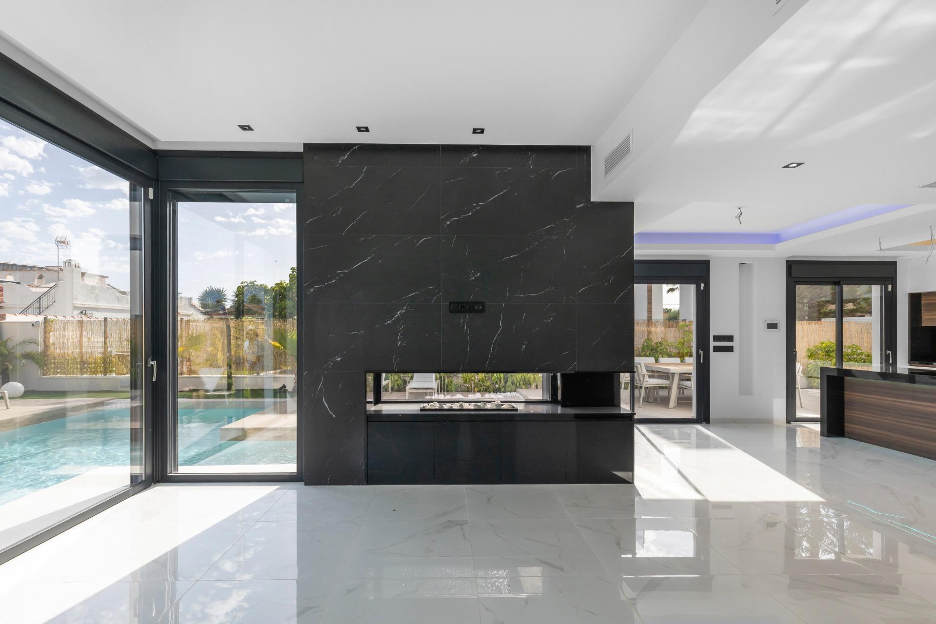 For sale - 3 Bedroom 3 Bathroom Villa in Torrevieja - Torreta Florida  - Alicante