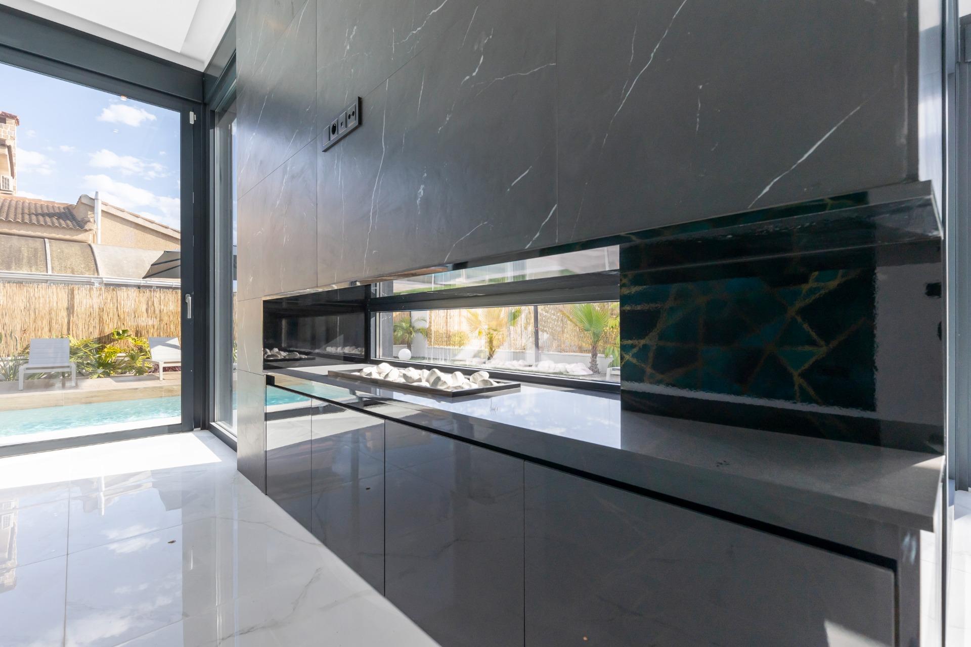 For sale - 3 Bedroom 3 Bathroom Villa in Torrevieja - Torreta Florida  - Alicante