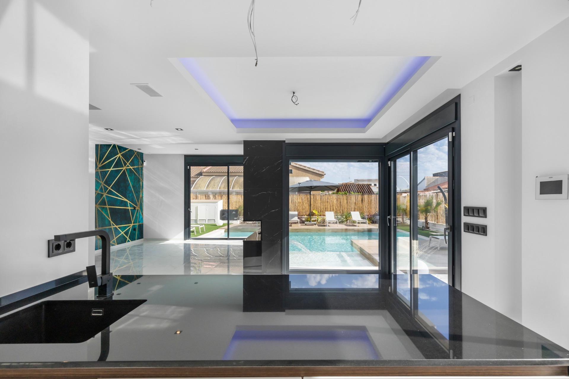 For sale - 3 Bedroom 3 Bathroom Villa in Torrevieja - Torreta Florida  - Alicante