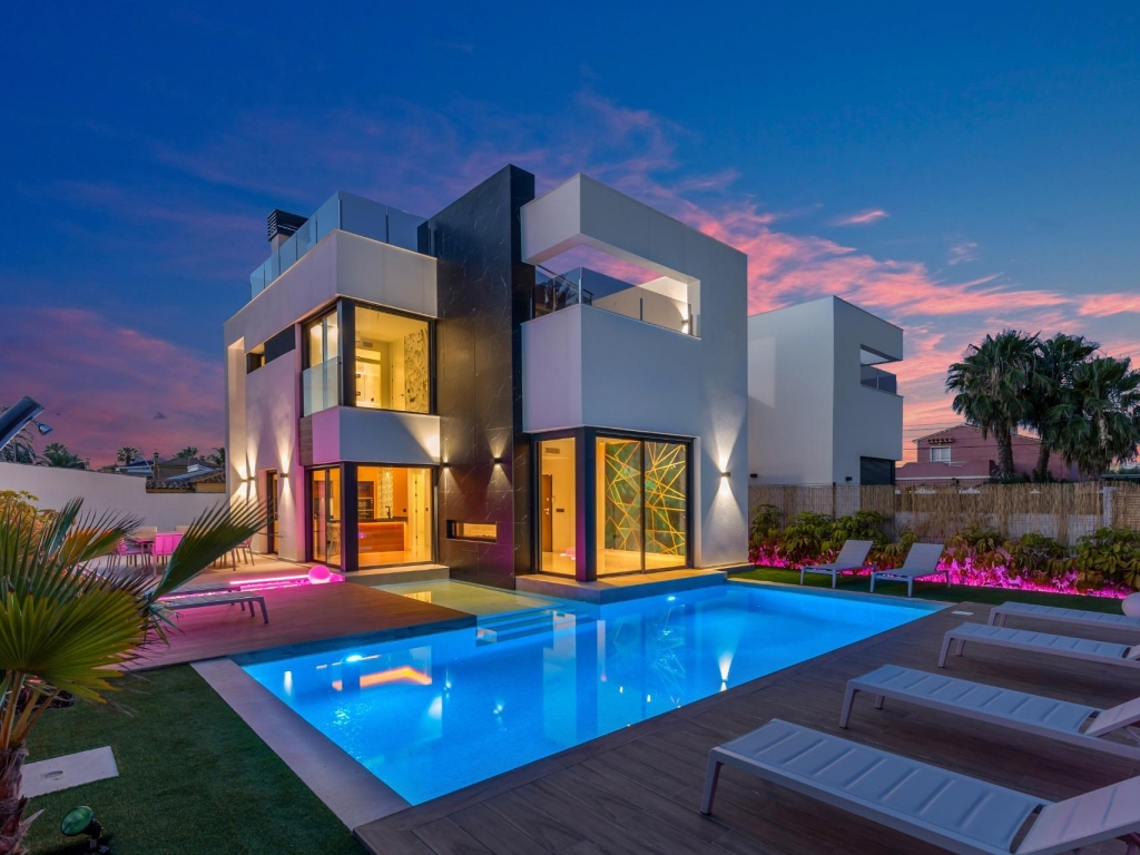 3 Bedroom 3 Bathroom Villa in Torrevieja