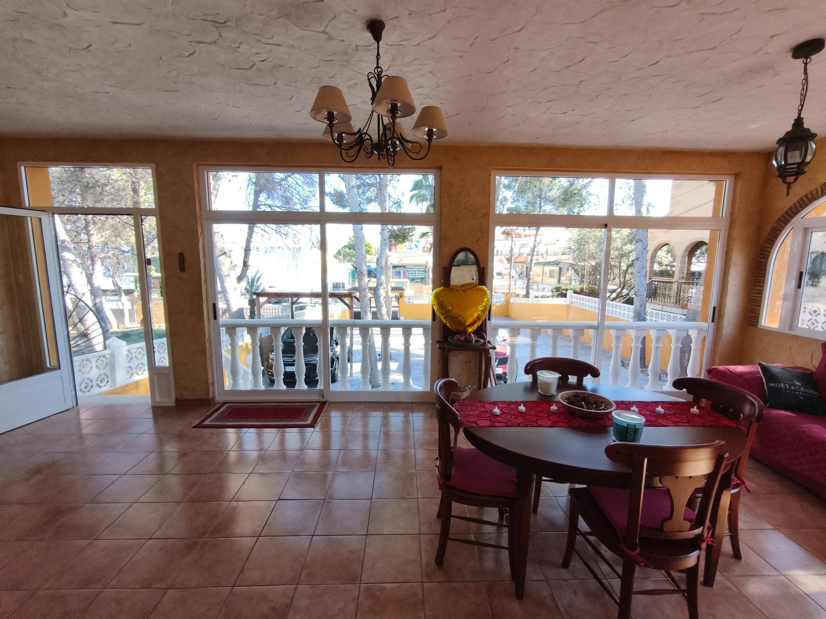 For sale - 4 Bedroom 2 Bathroom Villa in Torrevieja - Los Balcones  - Alicante