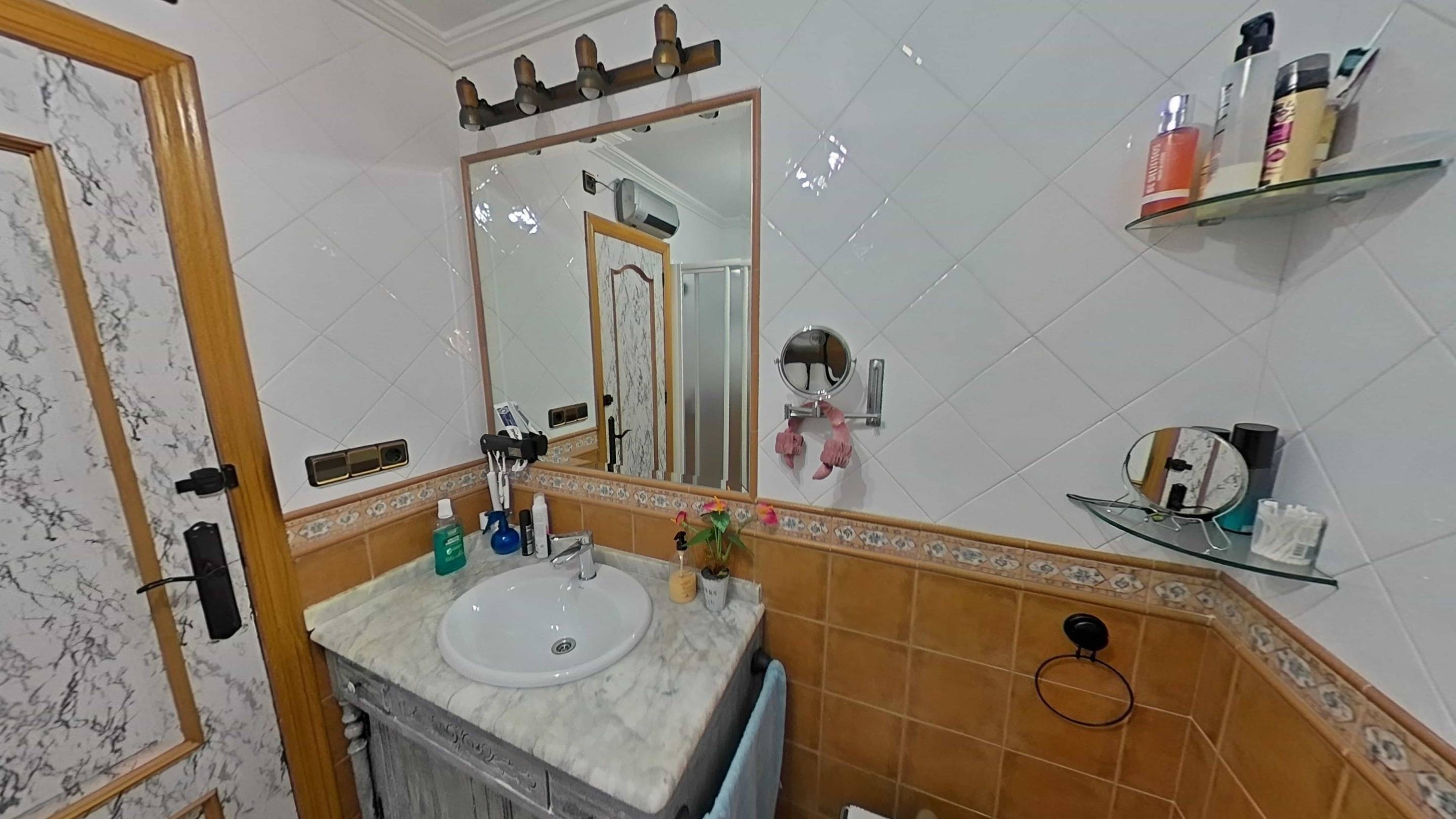 For sale - 4 Bedroom 2 Bathroom Villa in Torrevieja - Los Balcones  - Alicante