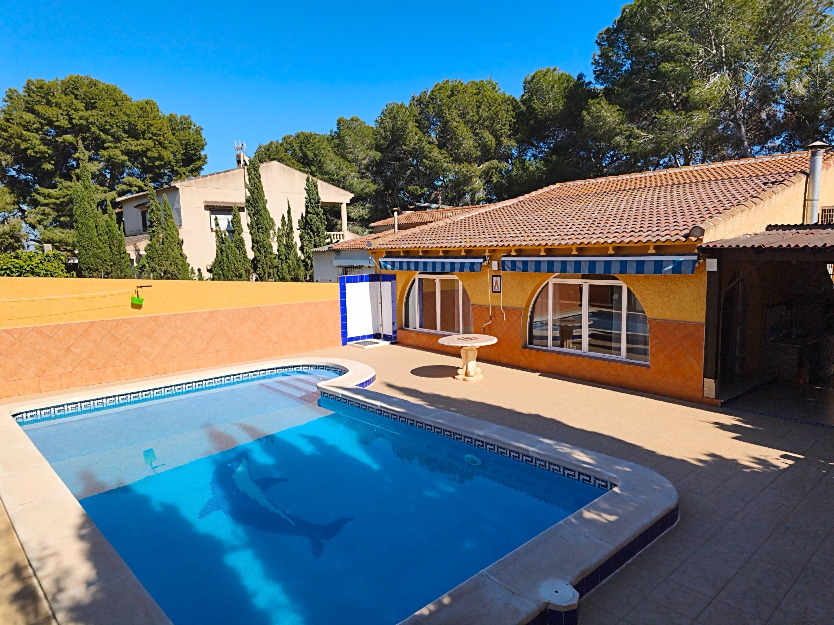 For sale - 4 Bedroom 2 Bathroom Villa in Torrevieja - Los Balcones  - Alicante