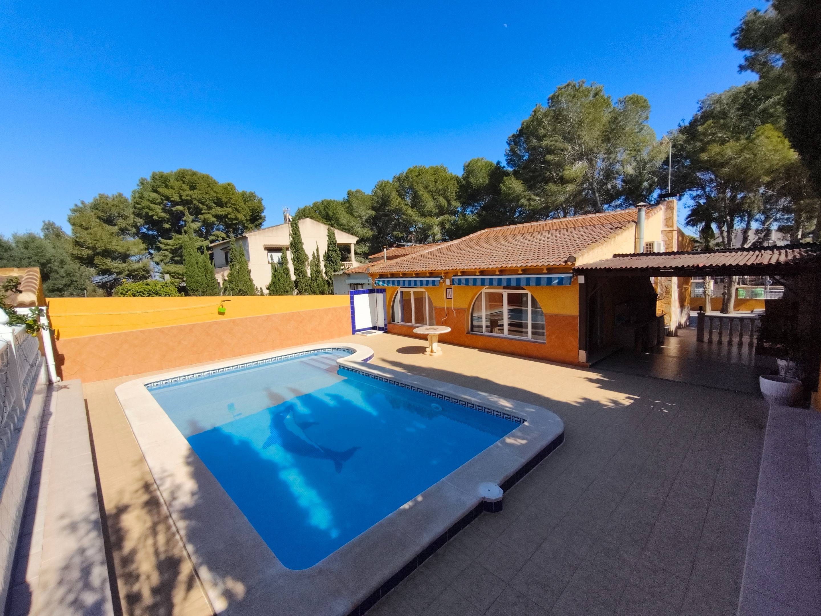 For sale - 4 Bedroom 2 Bathroom Villa in Torrevieja - Los Balcones  - Alicante