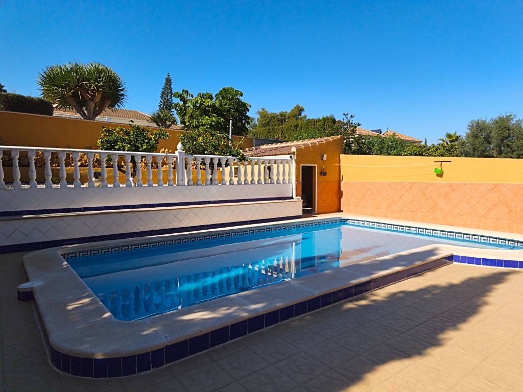 4 Bedroom 2 Bathroom Villa in Torrevieja