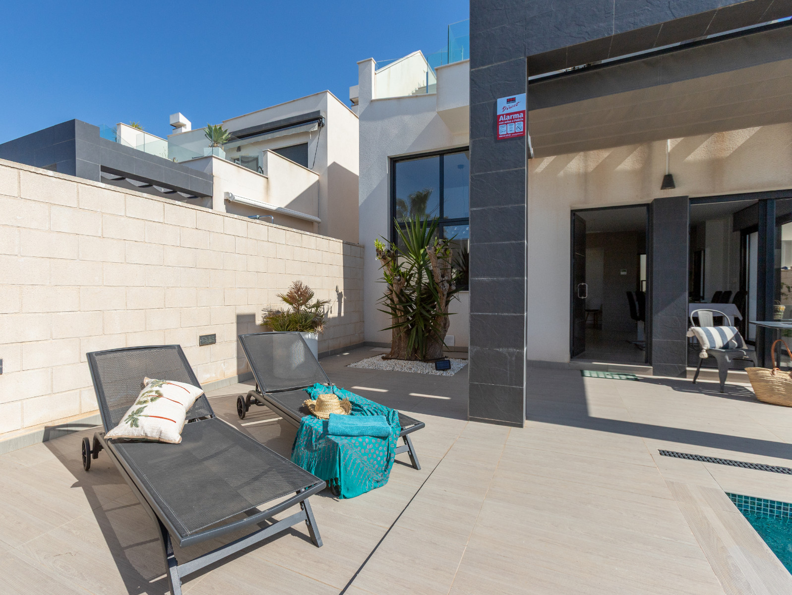 For sale - 3 Bedroom 2 Bathroom Villa in Rojales - Inland  - Alicante