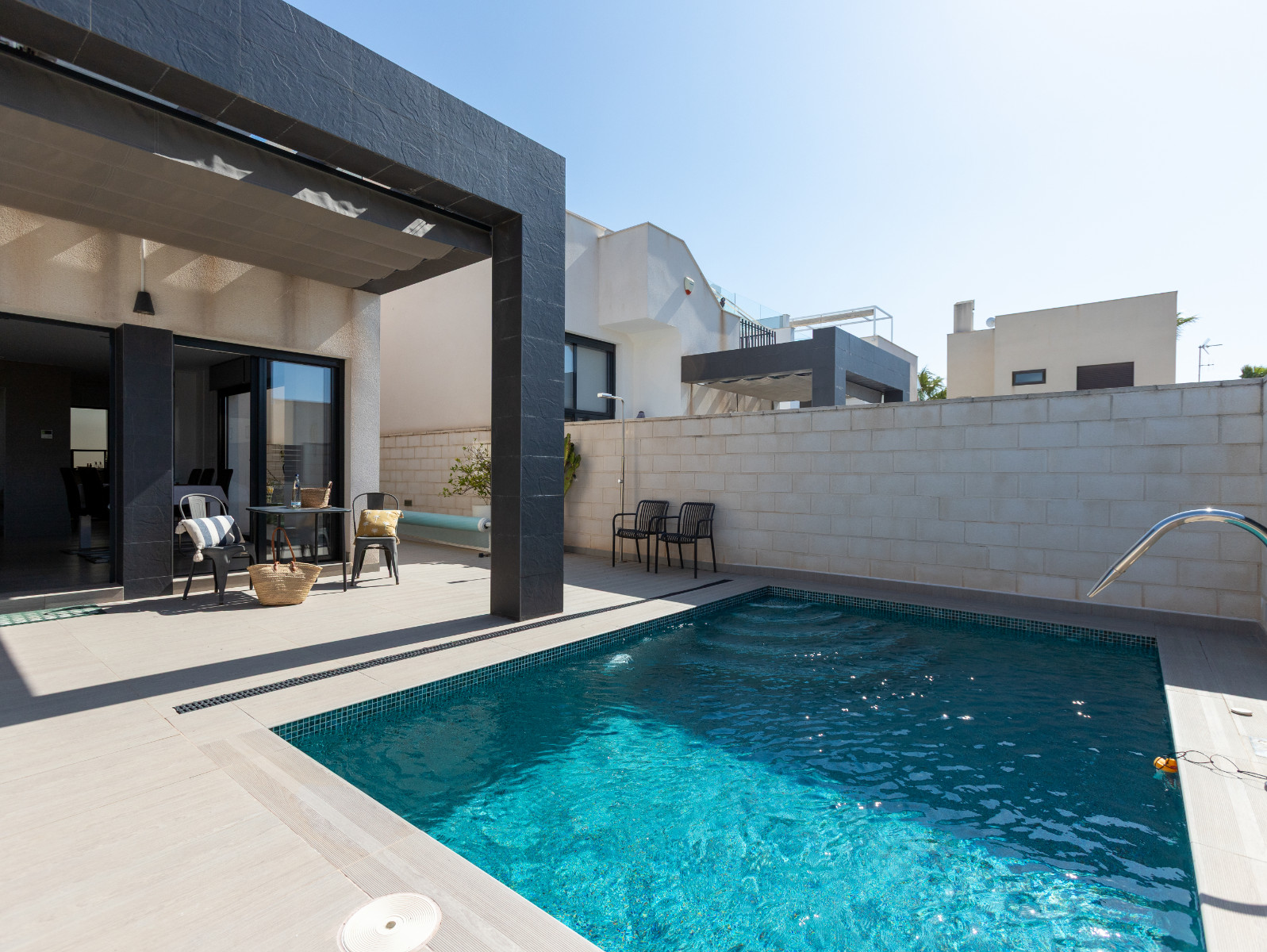 For sale - 3 Bedroom 2 Bathroom Villa in Rojales - Inland  - Alicante