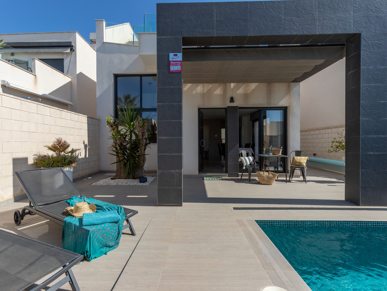 For sale - 3 Bedroom 2 Bathroom Villa in Rojales - Inland  - Alicante