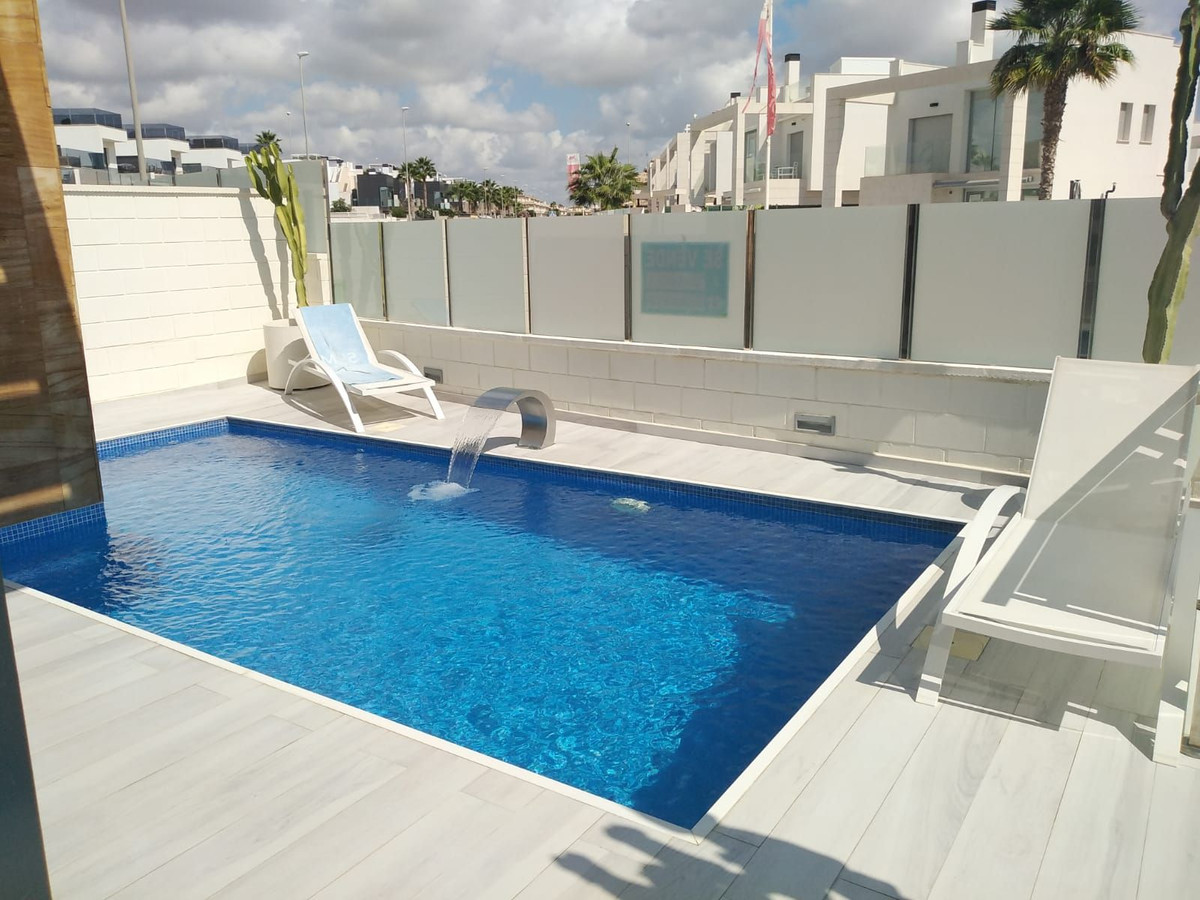 For sale - 3 Bedroom 3 Bathroom Villa in Orihuela Costa - Costa Blanca  - Alicante