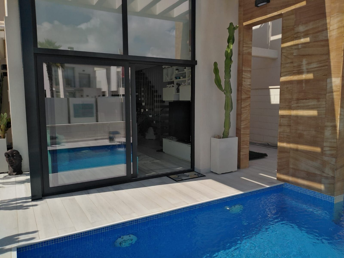 For sale - 3 Bedroom 3 Bathroom Villa in Orihuela Costa - Costa Blanca  - Alicante