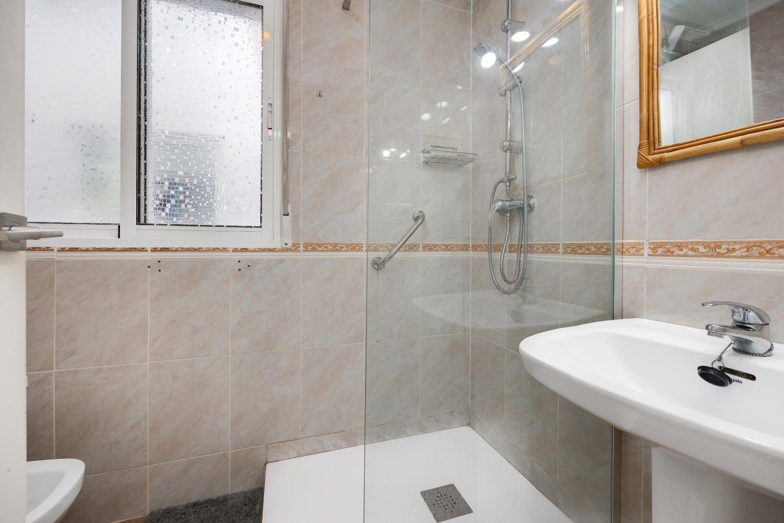 For sale - 2 Bedroom 2 Bathroom Apartment in Torrevieja - Centro  - Alicante
