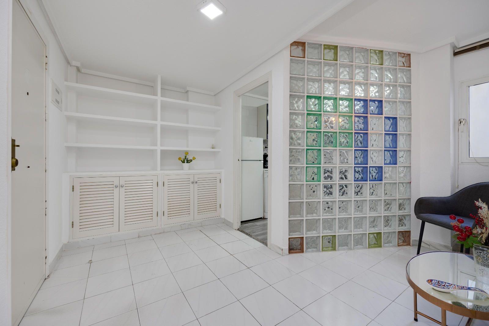 For sale - 2 Bedroom 2 Bathroom Apartment in Torrevieja - Centro  - Alicante