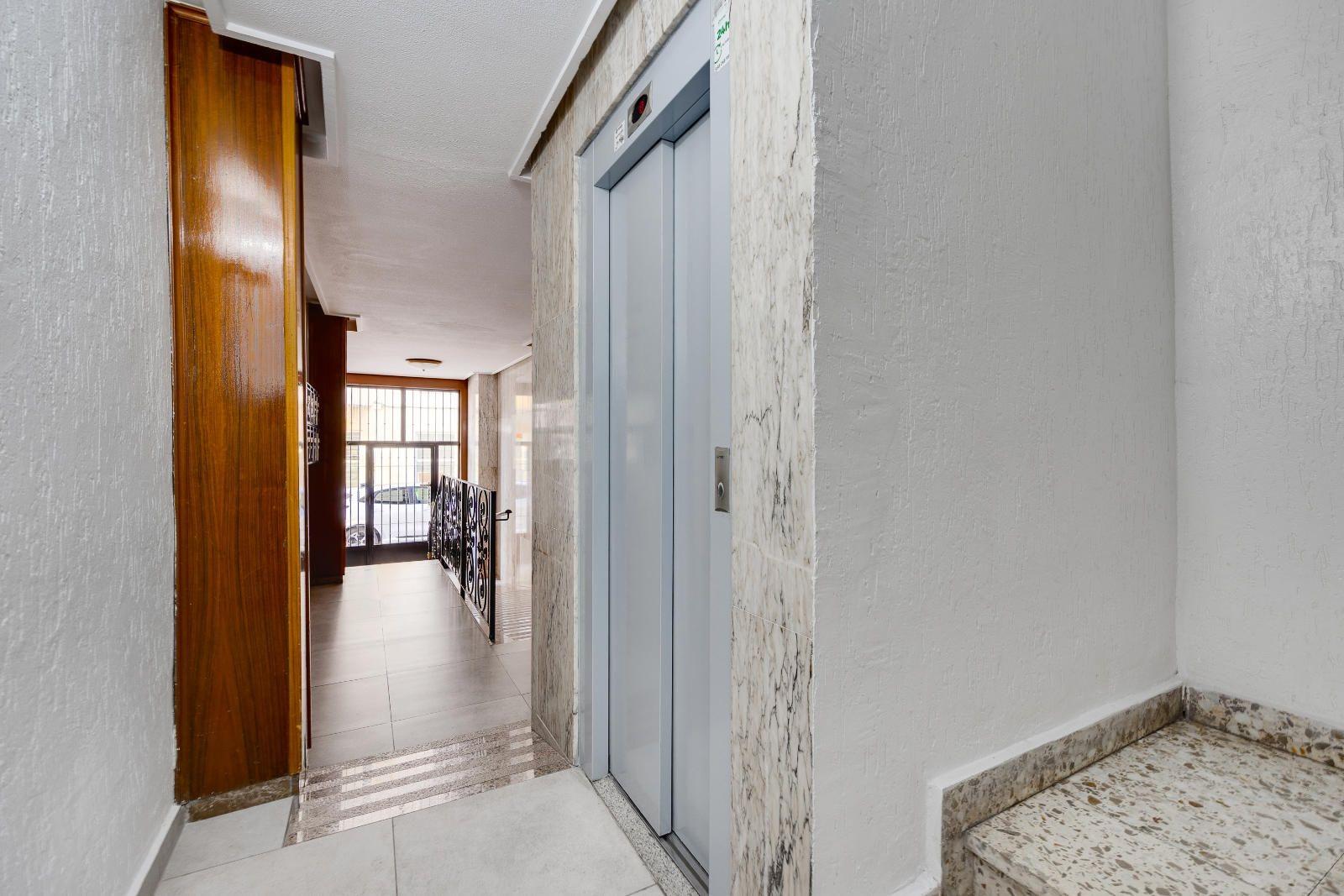 For sale - 2 Bedroom 2 Bathroom Apartment in Torrevieja - Centro  - Alicante