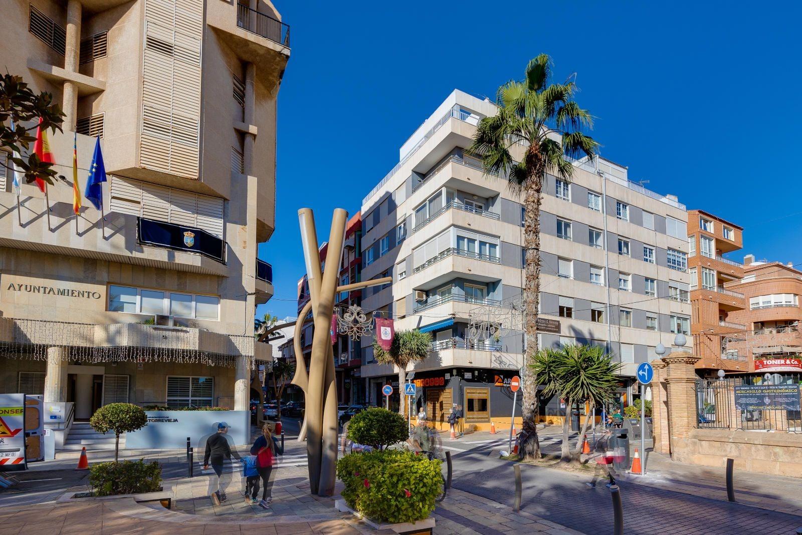 For sale - 2 Bedroom 2 Bathroom Apartment in Torrevieja - Centro  - Alicante