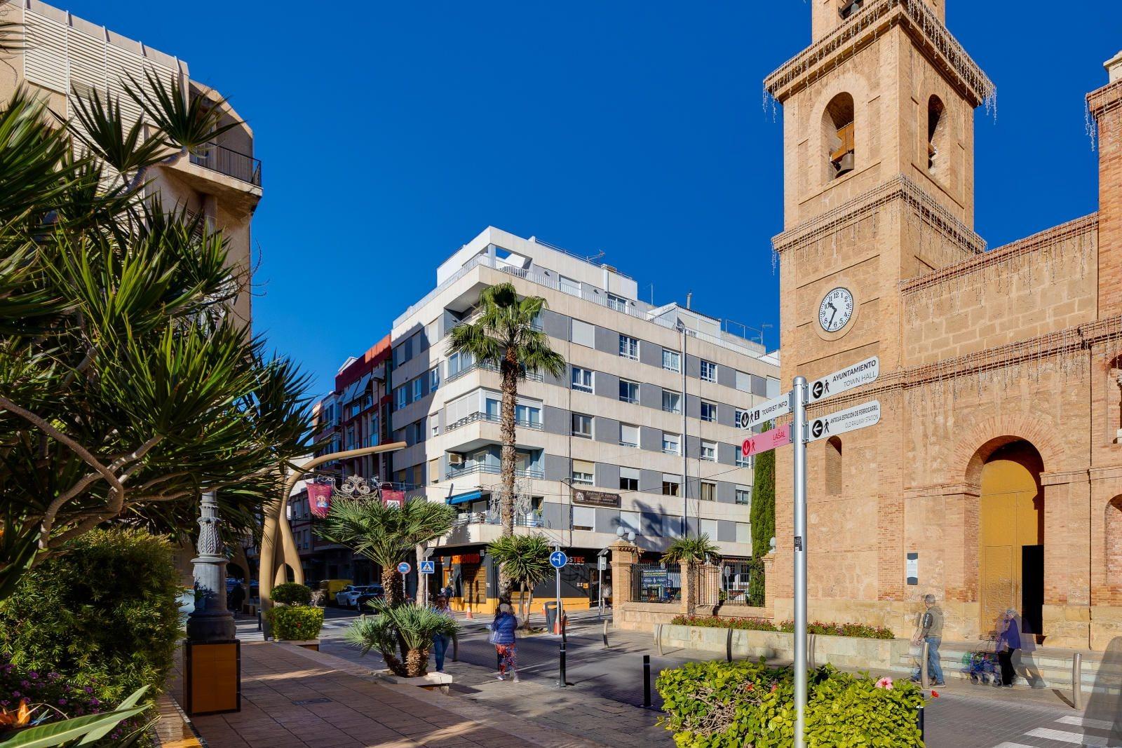 For sale - 2 Bedroom 2 Bathroom Apartment in Torrevieja - Centro  - Alicante