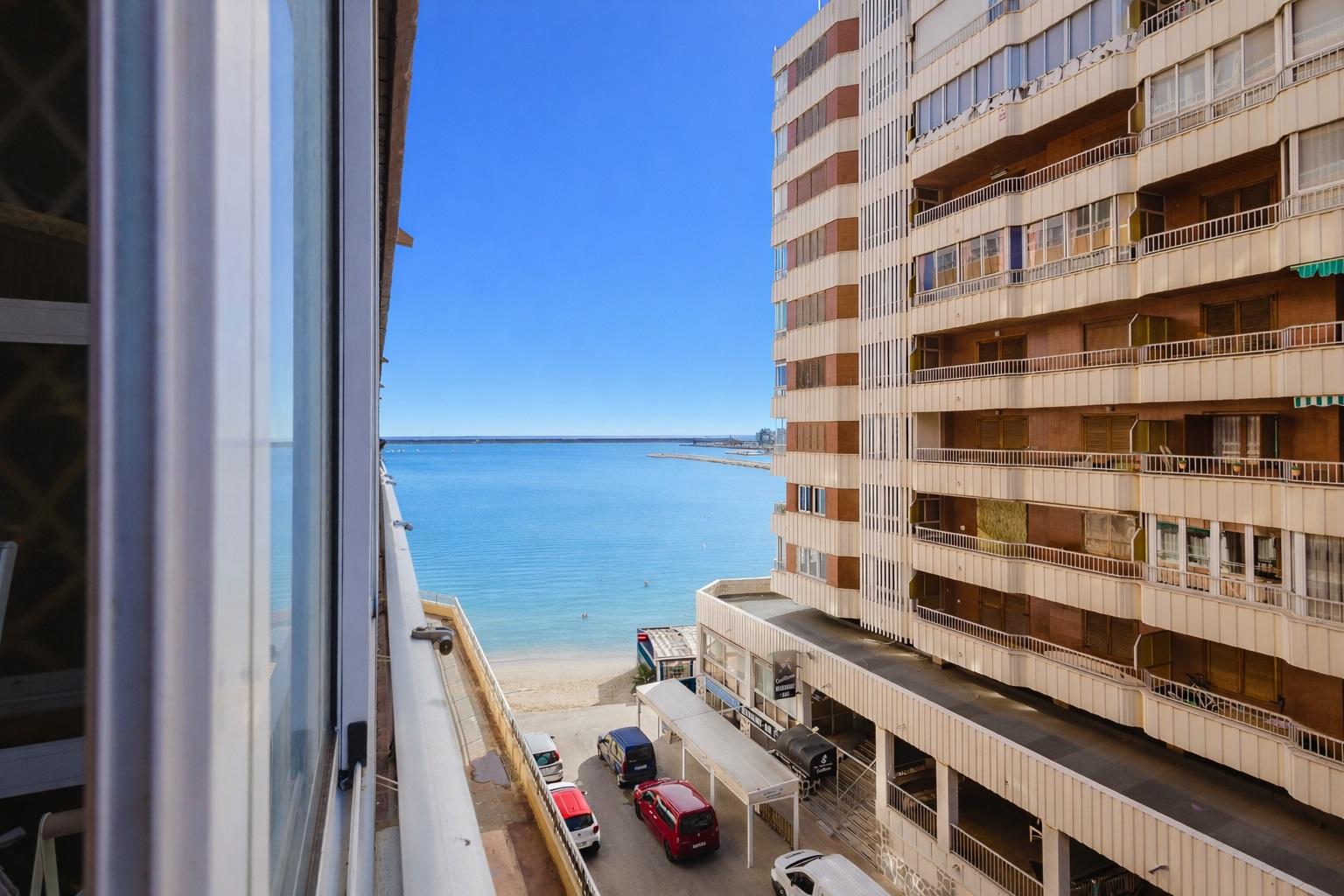 For sale - 3 Bedroom 2 Bathroom Apartment in Torrevieja - Costa Blanca  - Alicante