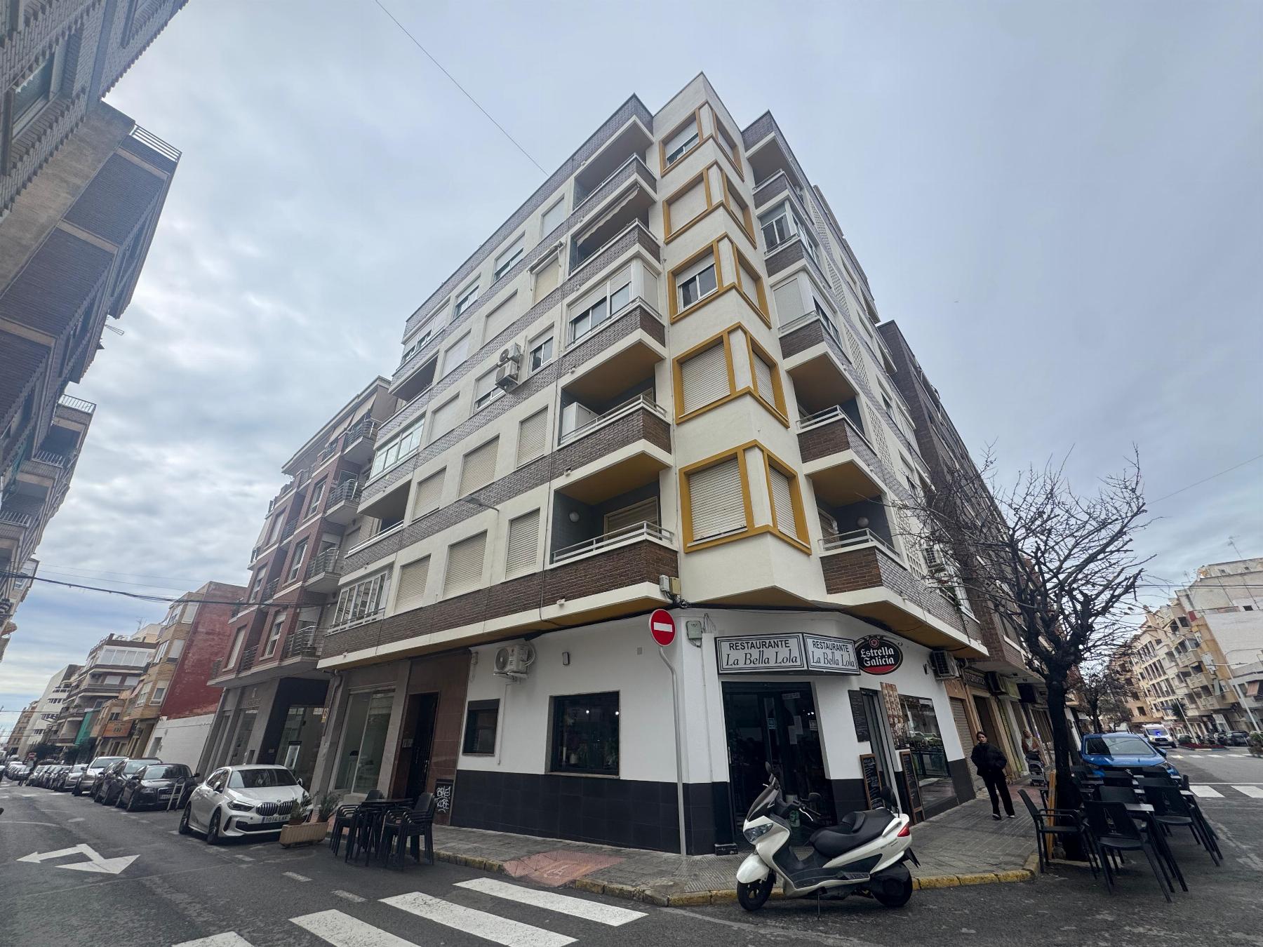 For sale - 3 Bedroom 3 Bathroom Apartment in Torrevieja - Costa Blanca  - Alicante