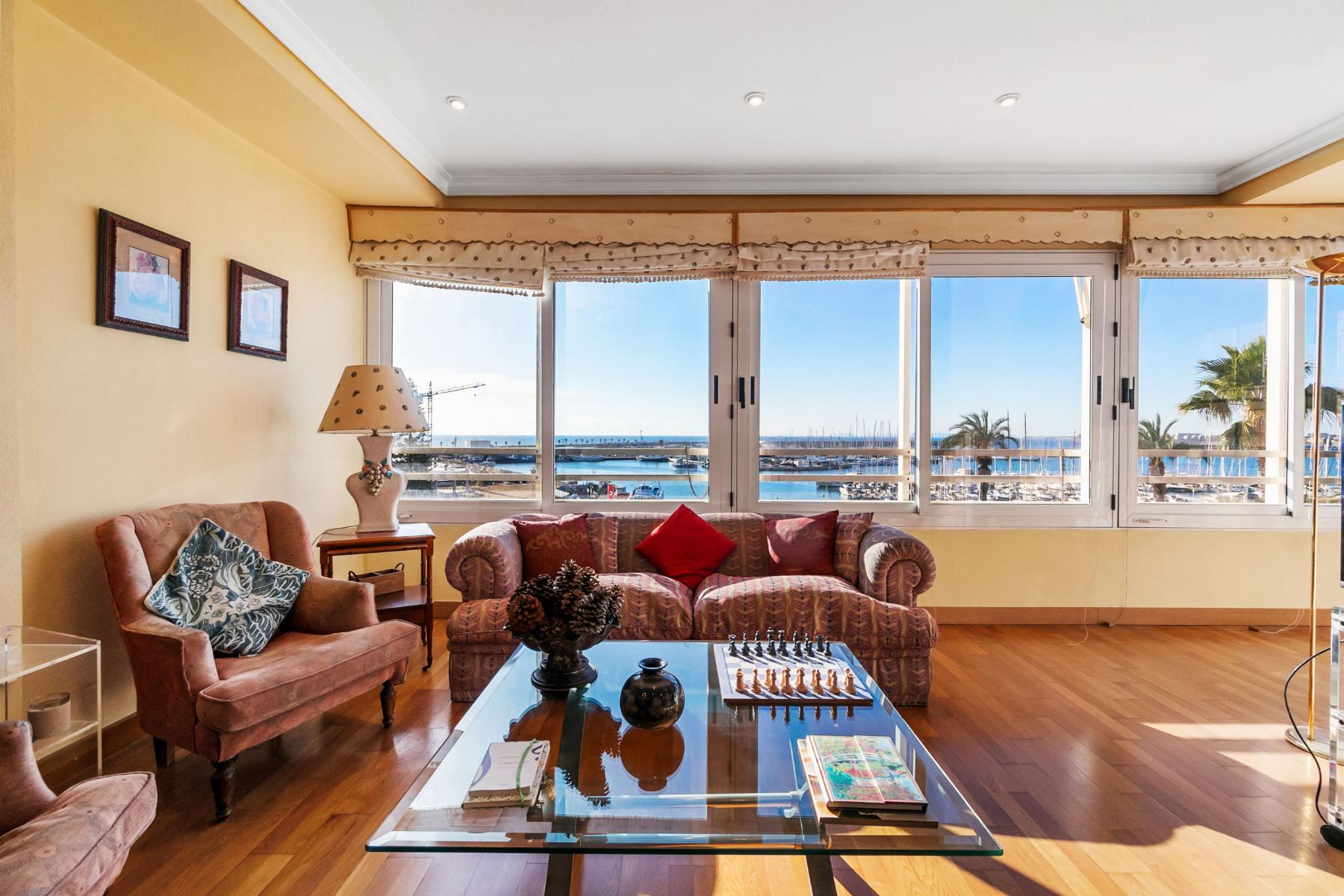 For sale - 4 Bedroom 2 Bathroom Apartment in Torrevieja - Costa Blanca  - Alicante