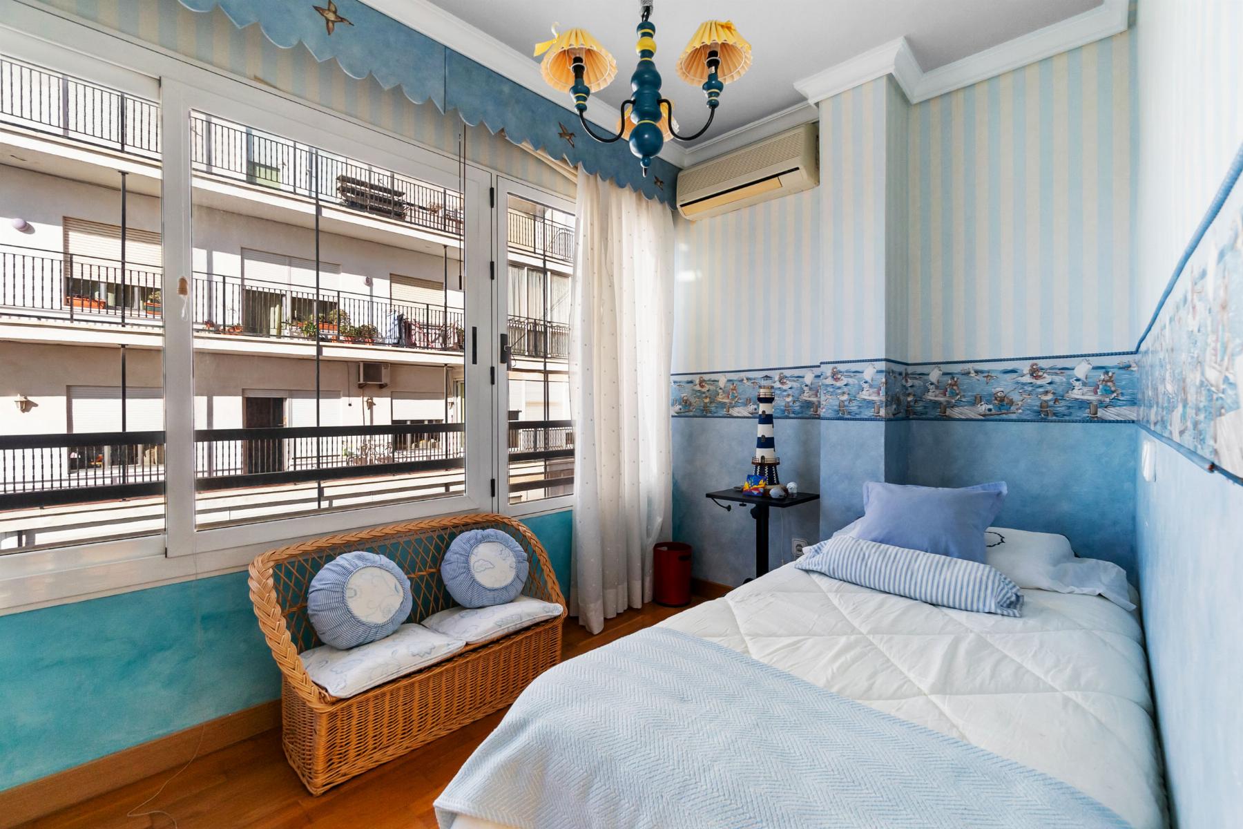 For sale - 4 Bedroom 2 Bathroom Apartment in Torrevieja - Costa Blanca  - Alicante