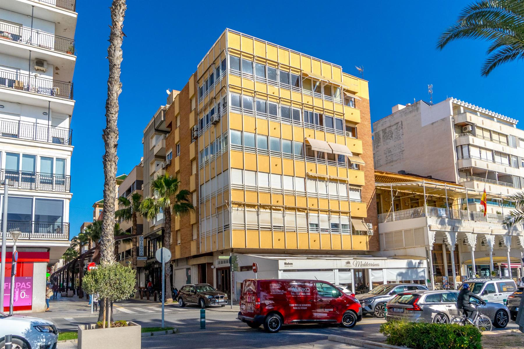 For sale - 4 Bedroom 2 Bathroom Apartment in Torrevieja - Costa Blanca  - Alicante