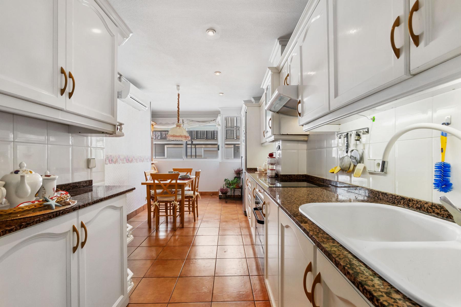 For sale - 4 Bedroom 2 Bathroom Apartment in Torrevieja - Costa Blanca  - Alicante