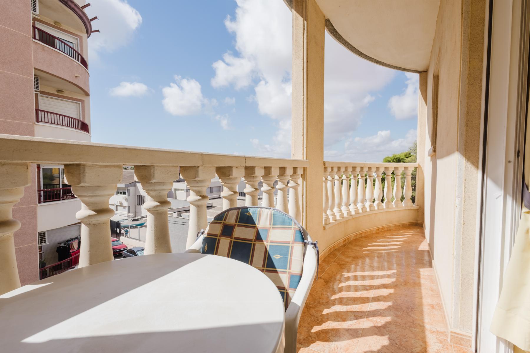 For sale - 3 Bedroom 2 Bathroom Apartment in Torrevieja - Costa Blanca  - Alicante