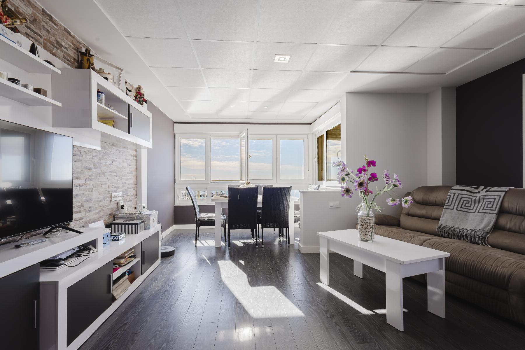 For sale - 3 Bedroom 2 Bathroom Apartment in Torrevieja - Costa Blanca  - Alicante