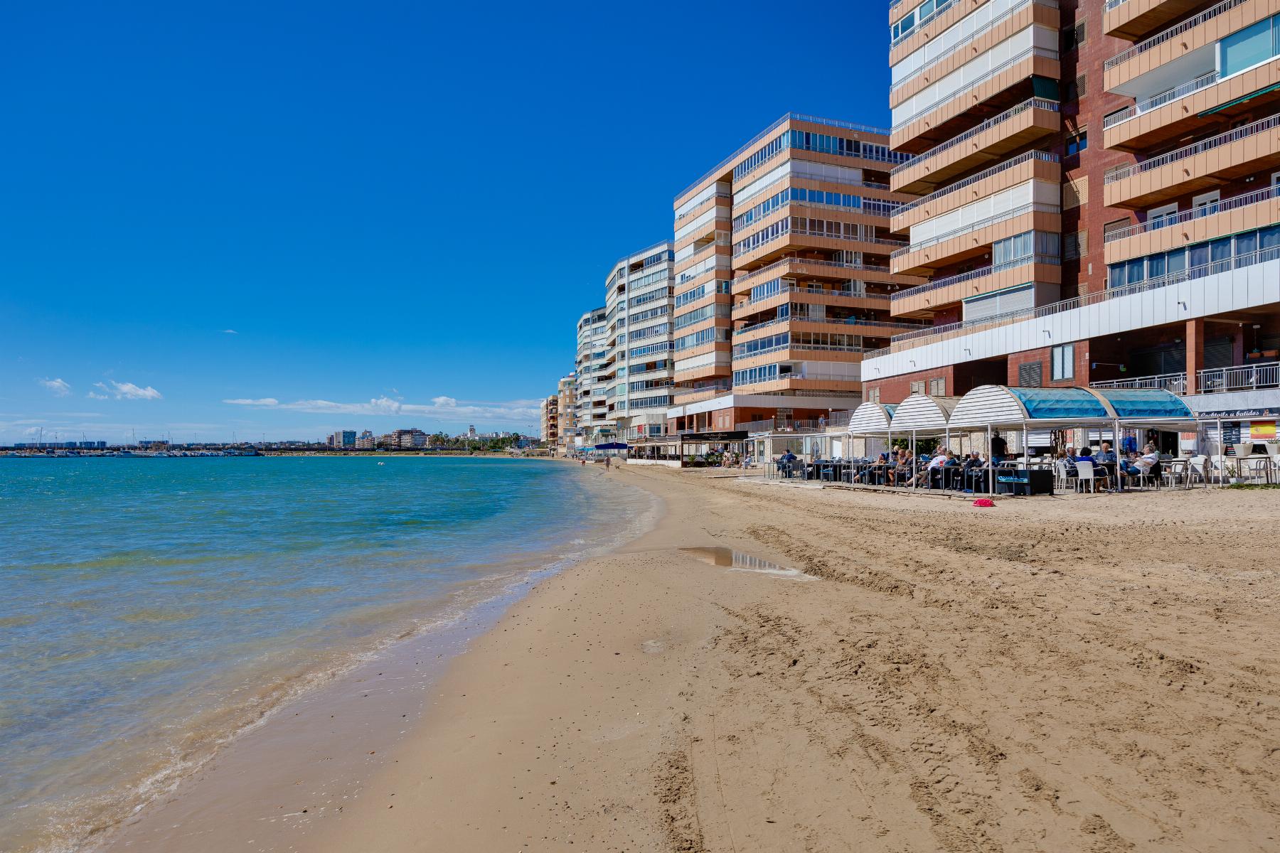 For sale - 3 Bedroom 2 Bathroom Apartment in Torrevieja - Costa Blanca  - Alicante
